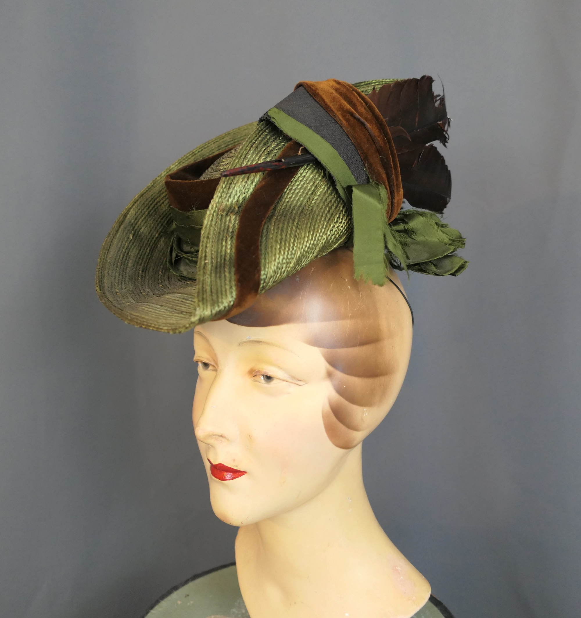 Vintage Victorian Green Straw Tilt Hat with Silk & Feathers  display picture 2