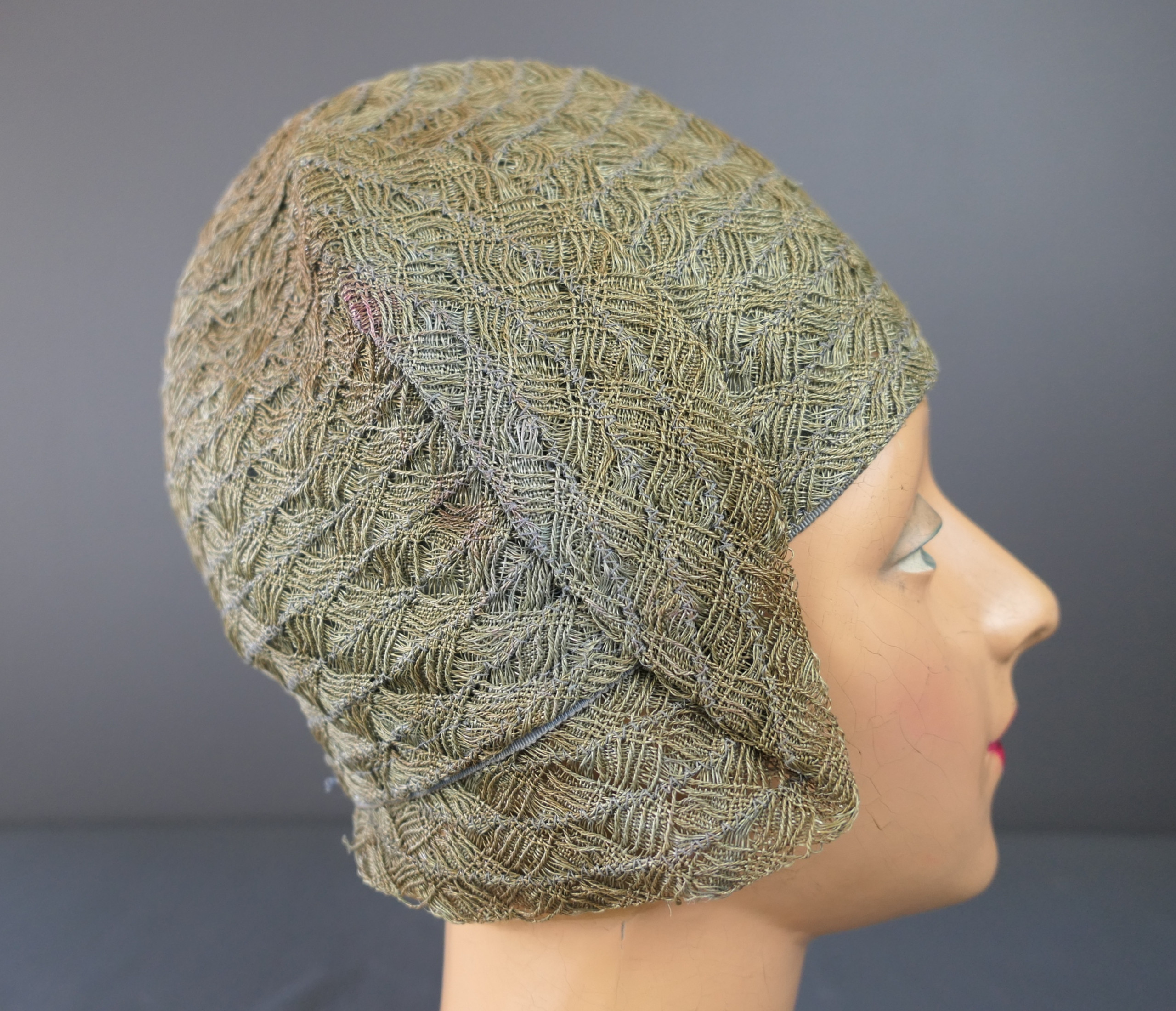 Vintage 1920s Gold Metallic Thread Cloche Hat with Grey Silk Ribbon, 21  inch head