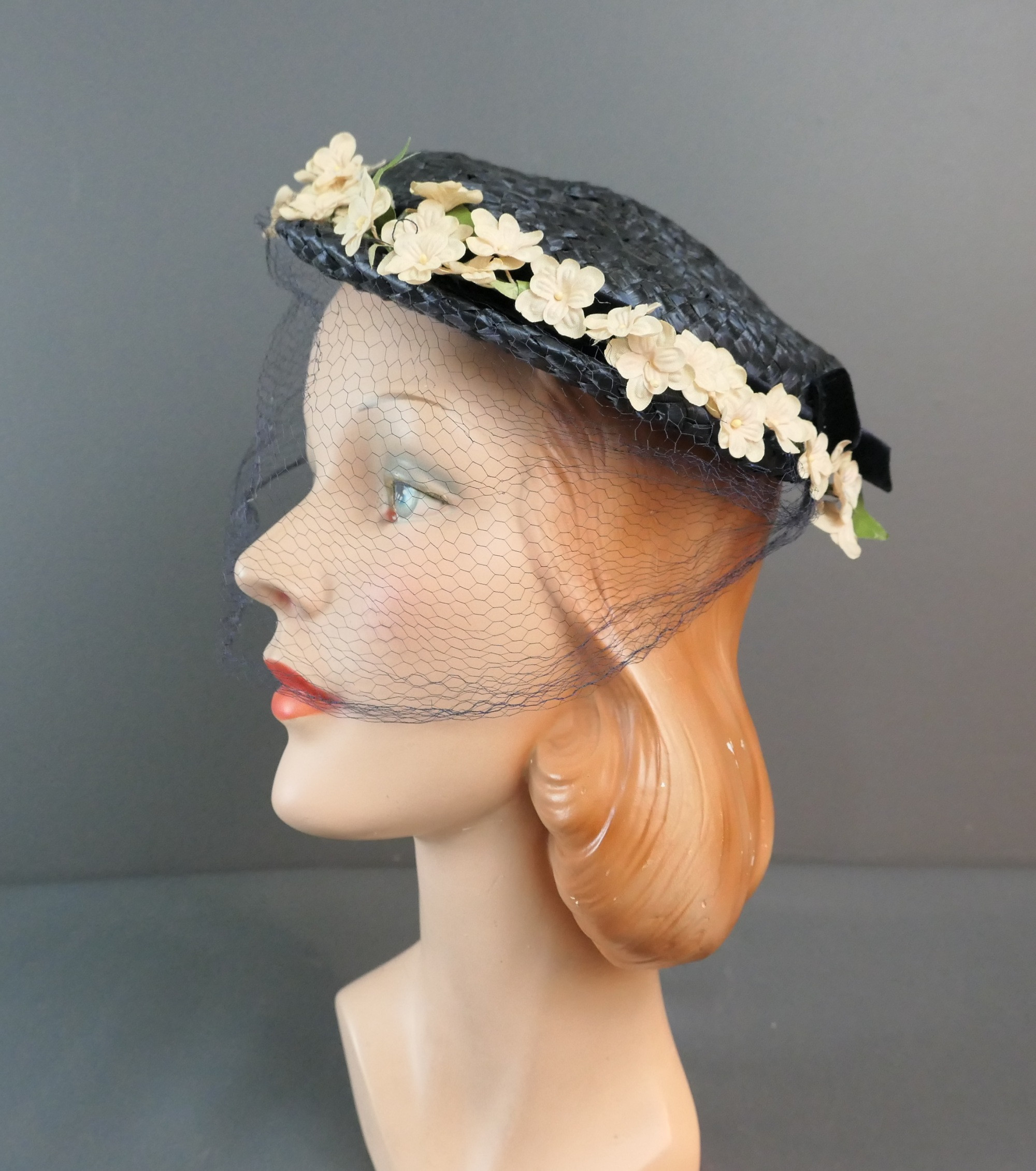 EXTRAORDINARY 1940s\' NAVY STRAW BERET WITH NAVY/WHITE GROSGRAIN TRIM Vintage 1940s Navy Straw Hat with Small Flowers and Veil, 22  main image 3