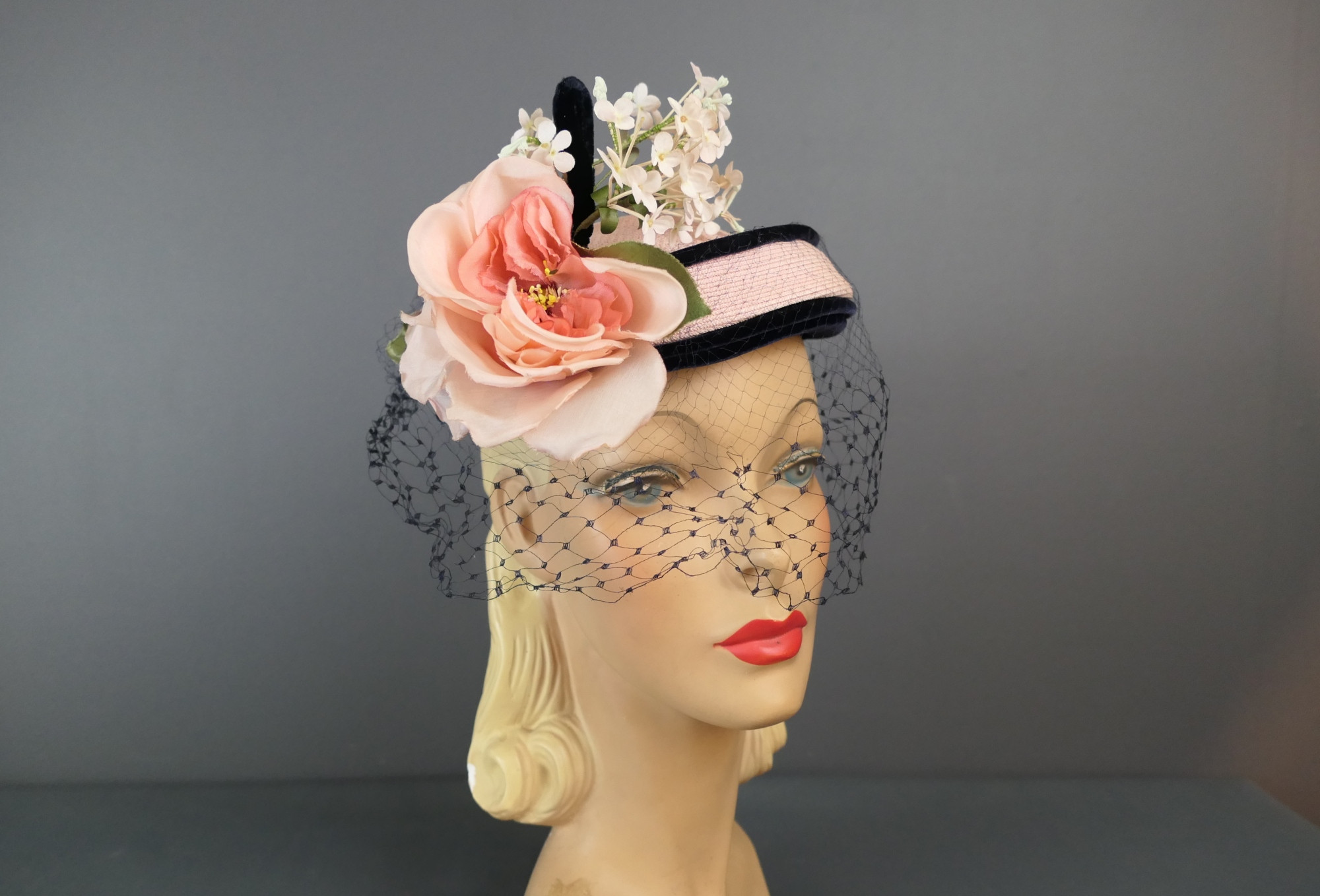 Vintage Pink and Dark Blue 1940s Hat, Straw Velvet Floral  display picture 1