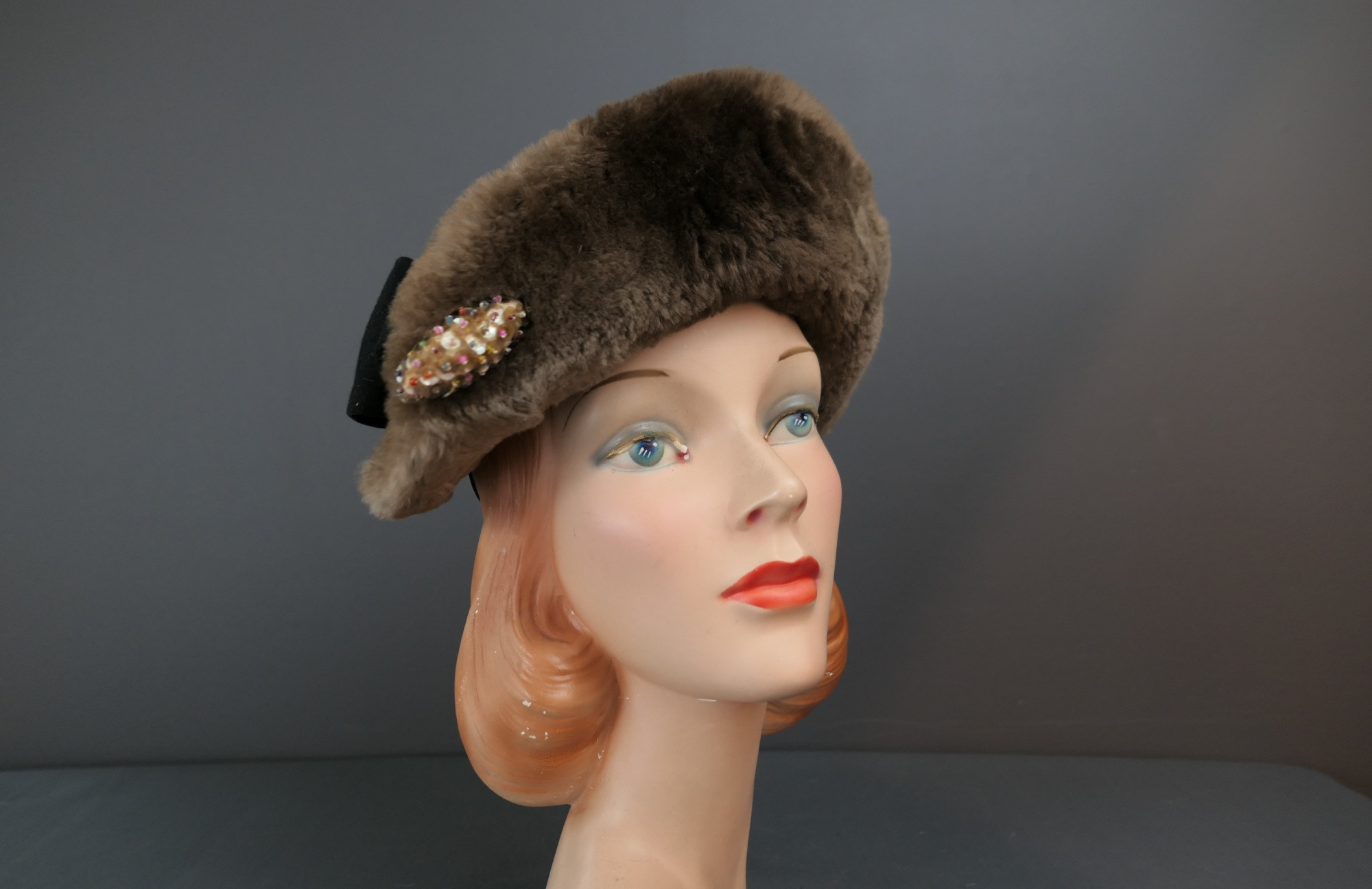 Vintage 1930s Black Felt & Fur Hat Fitted with Rolled 