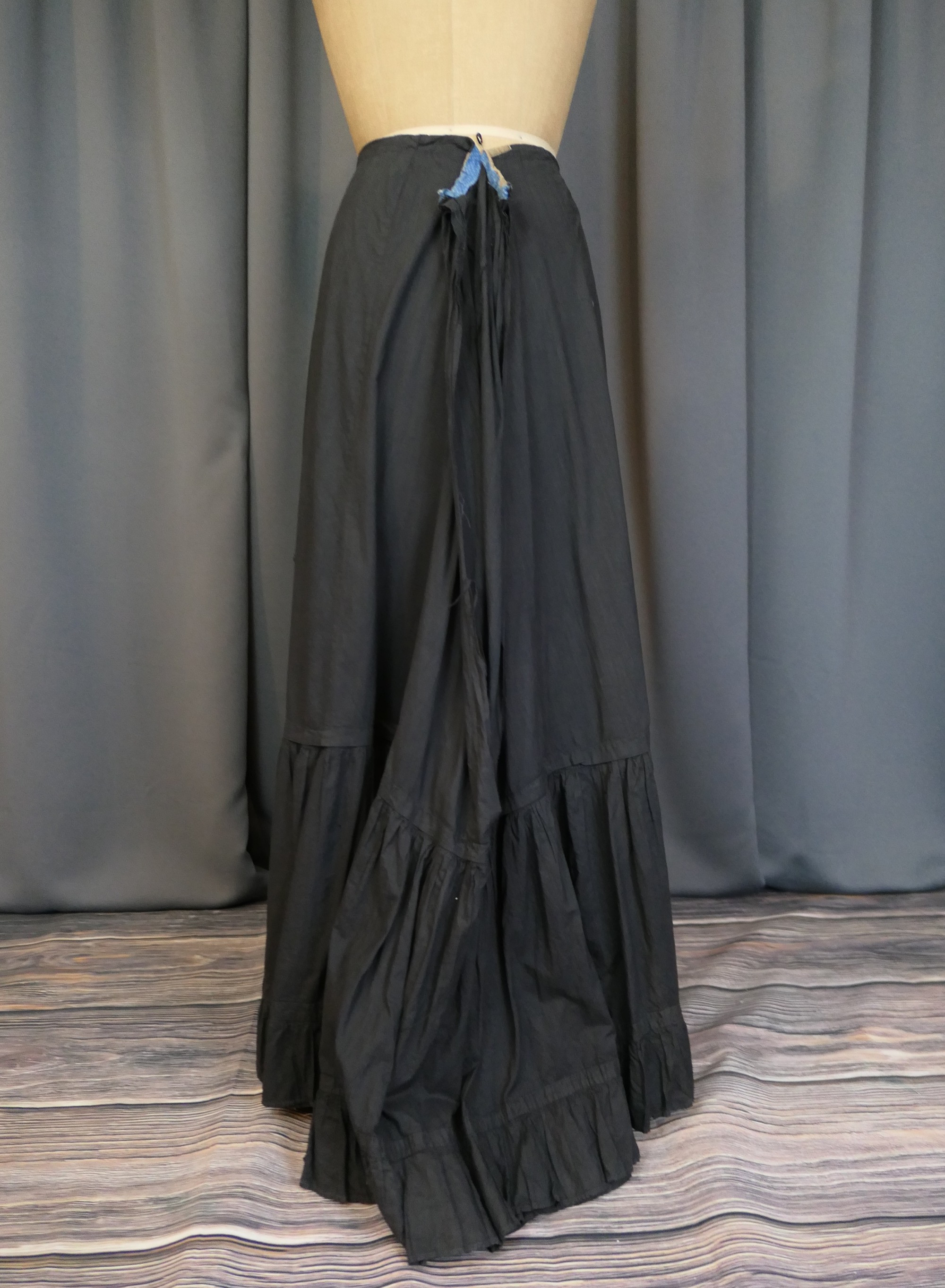 black women petticoat dress 1800 Mourning for Prince Albert--An 1860s Silk Reaching approximately 40 inches from the natural waist to hem Southron Creations: The Victorian Little
