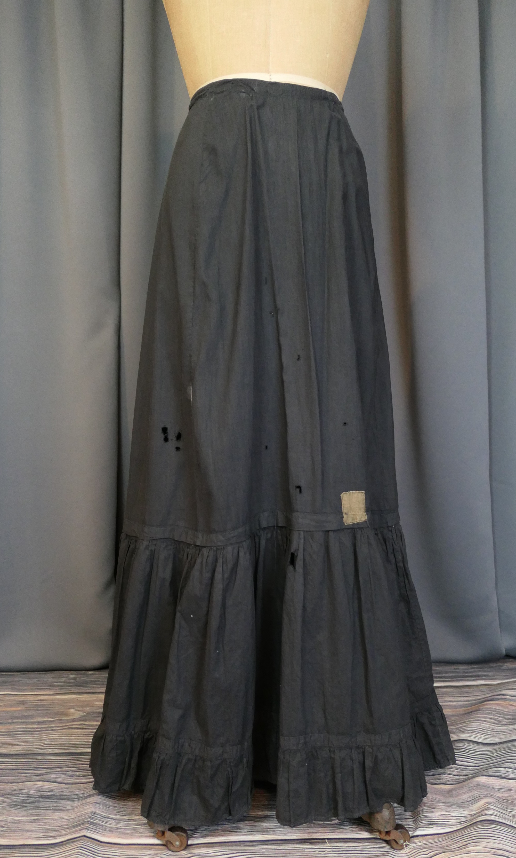 black women petticoat dress 1800 Edwardian Victorian Mourning Gothic Long Cotton Gown this longer petticoat adds fullness and works beautifully with a variety of skirts from the era.Made from 100% black cotton Victorian Petticoat and Chemise 1850s