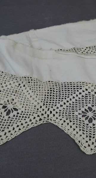 old antique heavy cotton crochet lace, wide insertion or border trim w/ art  nouveau motifs
