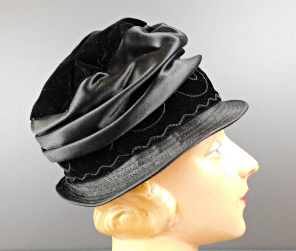 Vintage 1920s Cloche Velvet and Satin Hat with Cord Trim