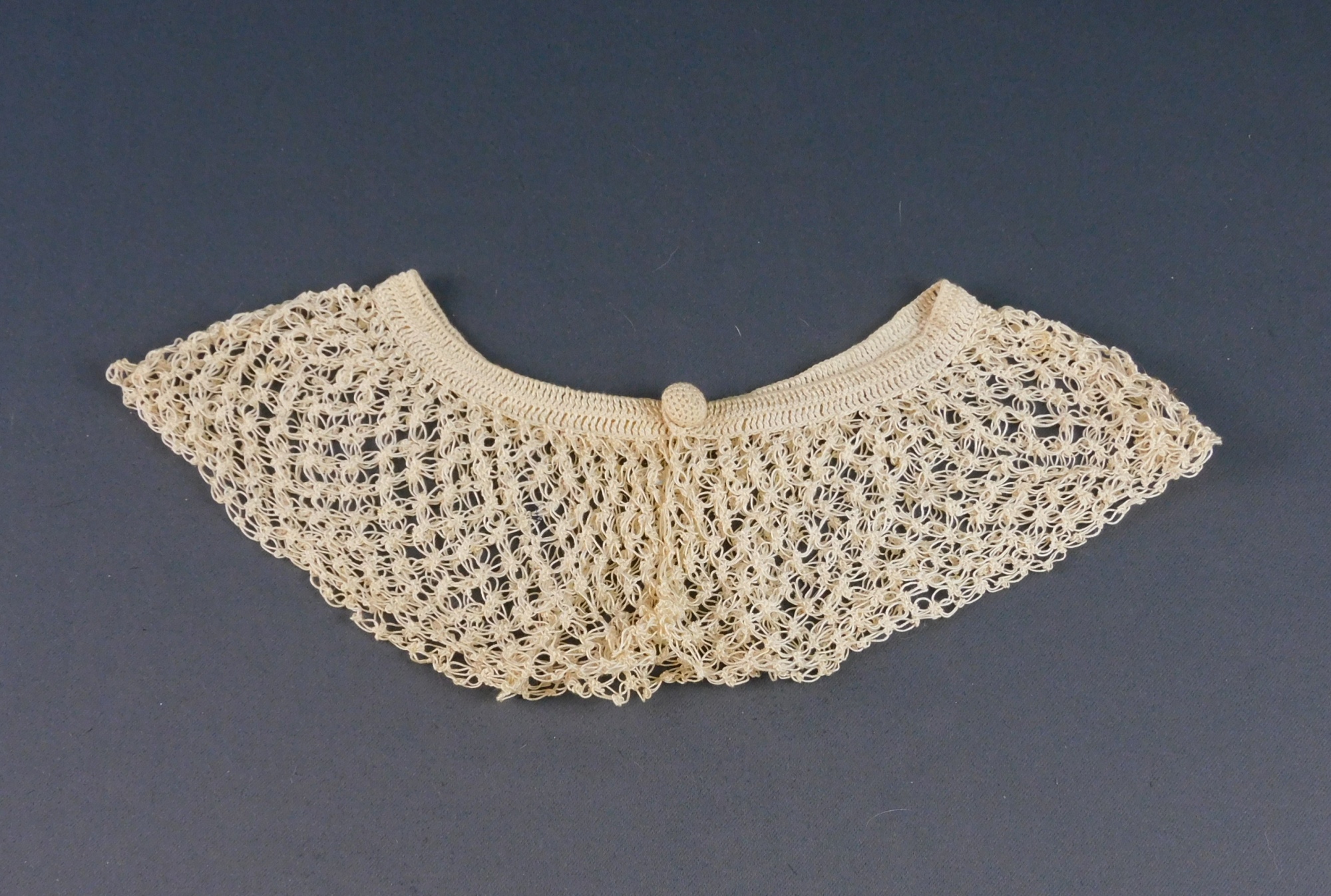 Antique Handmade Lace Collar with Crochet Button, Edwardian 1900s