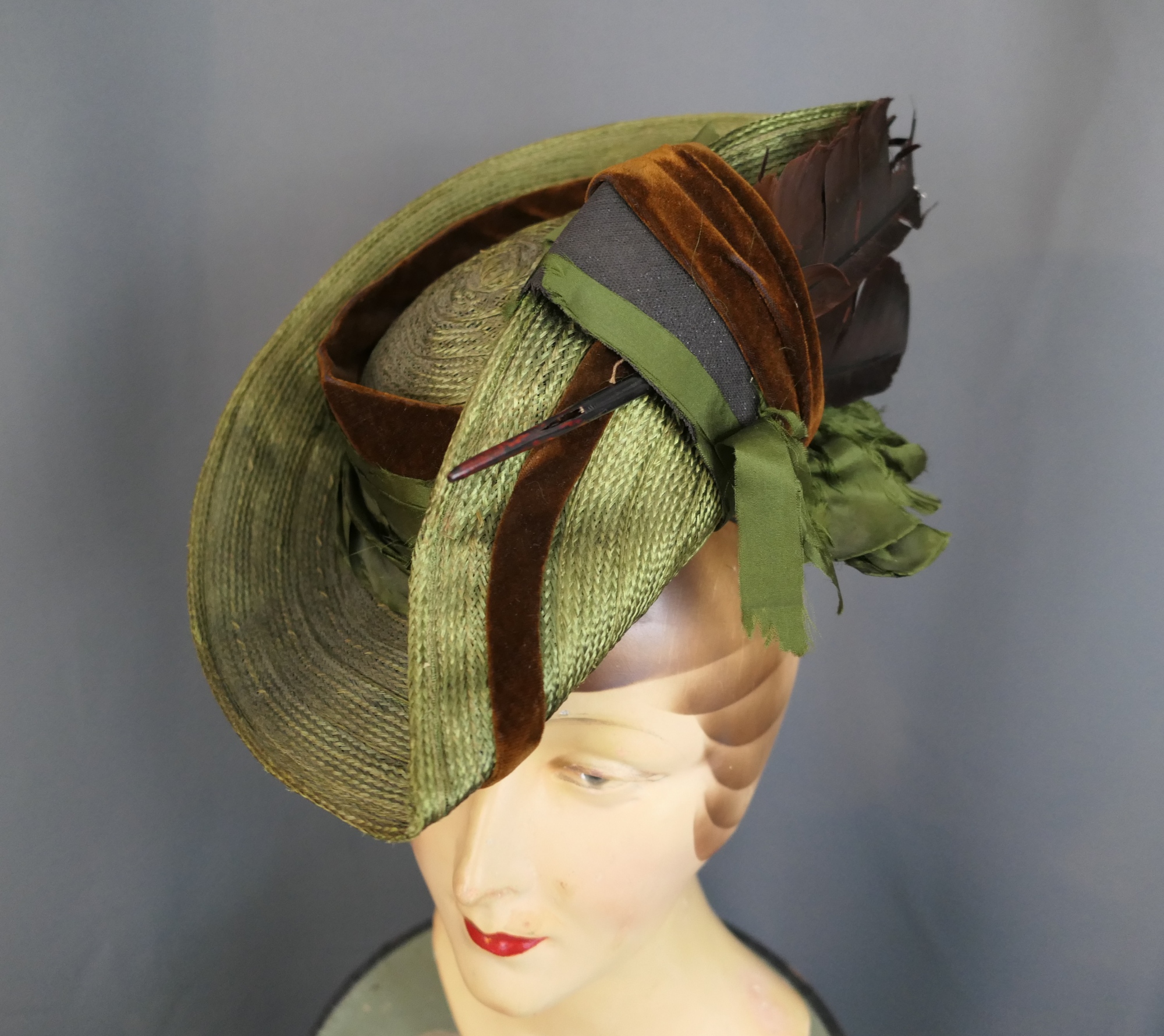 Vintage Victorian Green Straw Tilt Hat with Silk & Feathers  display picture 1