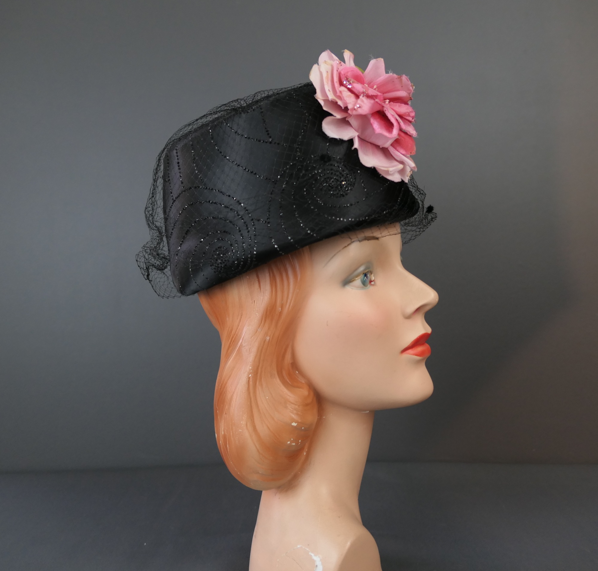 LOUIS Styled in California Vintage Floral Hat Black Net Pink Silk Roses A lovely 1950s straw broad brimmed hat with silk roses?￼ main image 4