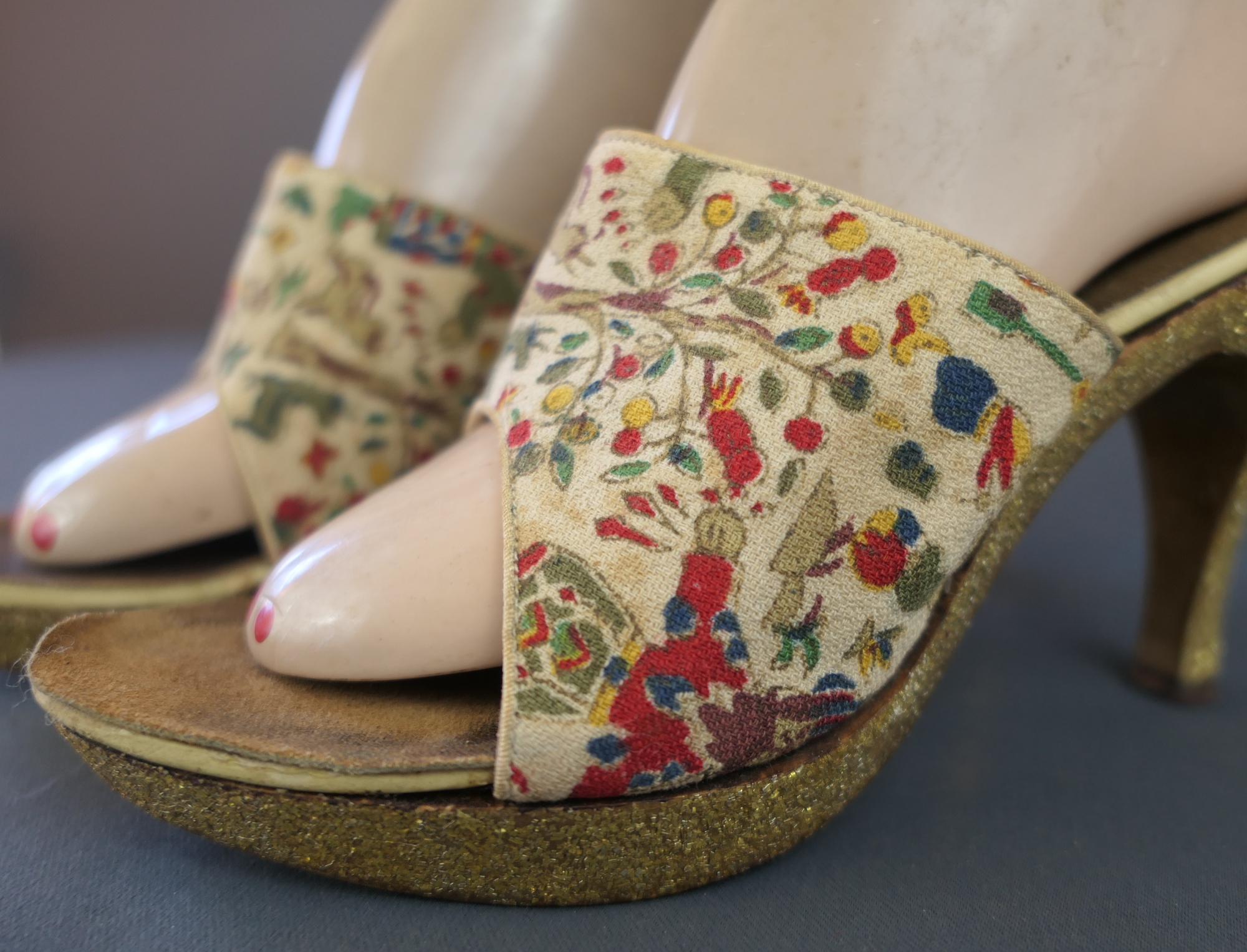 サンダル ASCLO Retro Mule Slippers (3color) Vintage 1950s Gold Glitter Mules, Screen Print Shoes, by