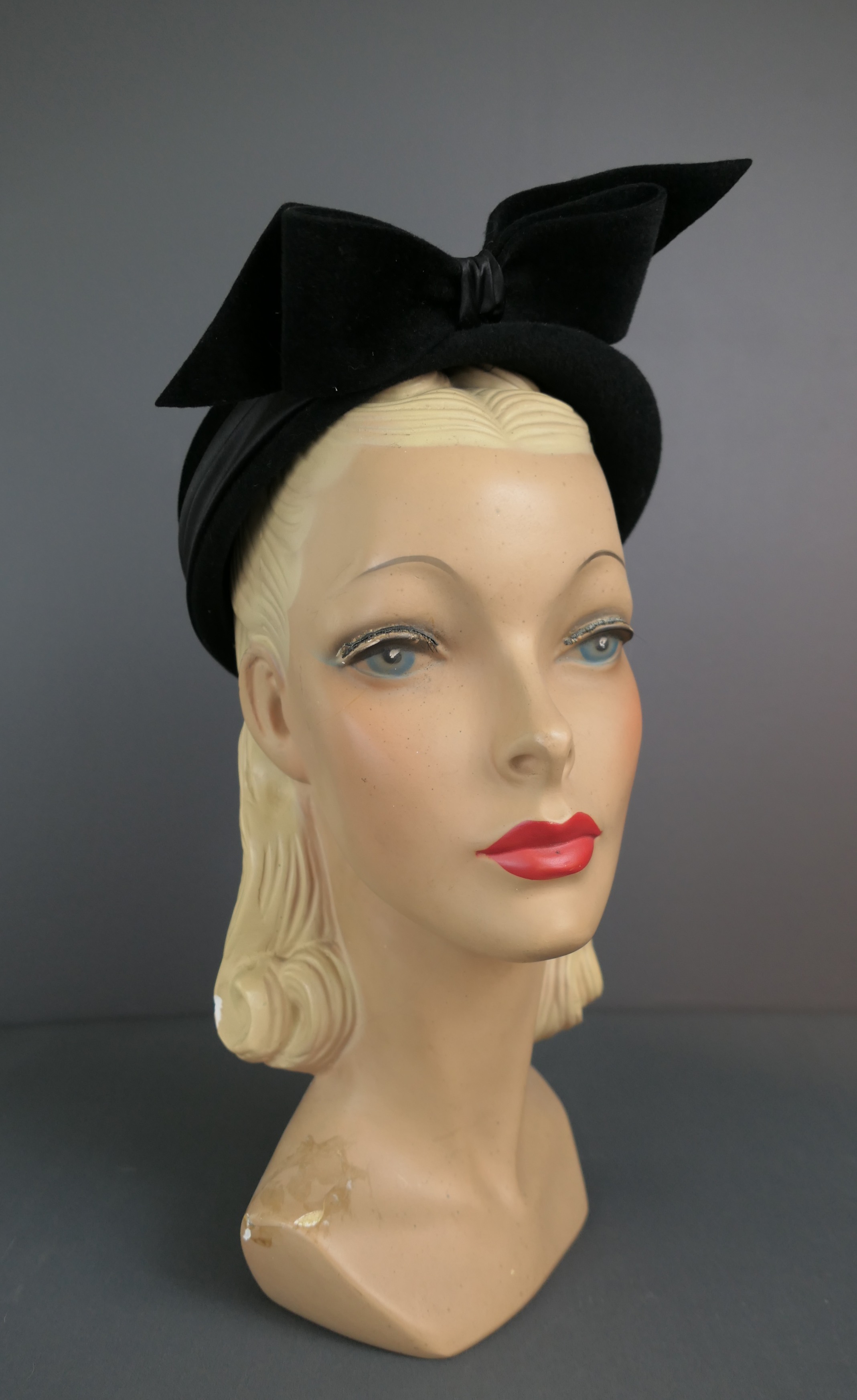 Vintage 1940s Black Velour Hat Tilt with Bow Front, 22 inch head 1950s