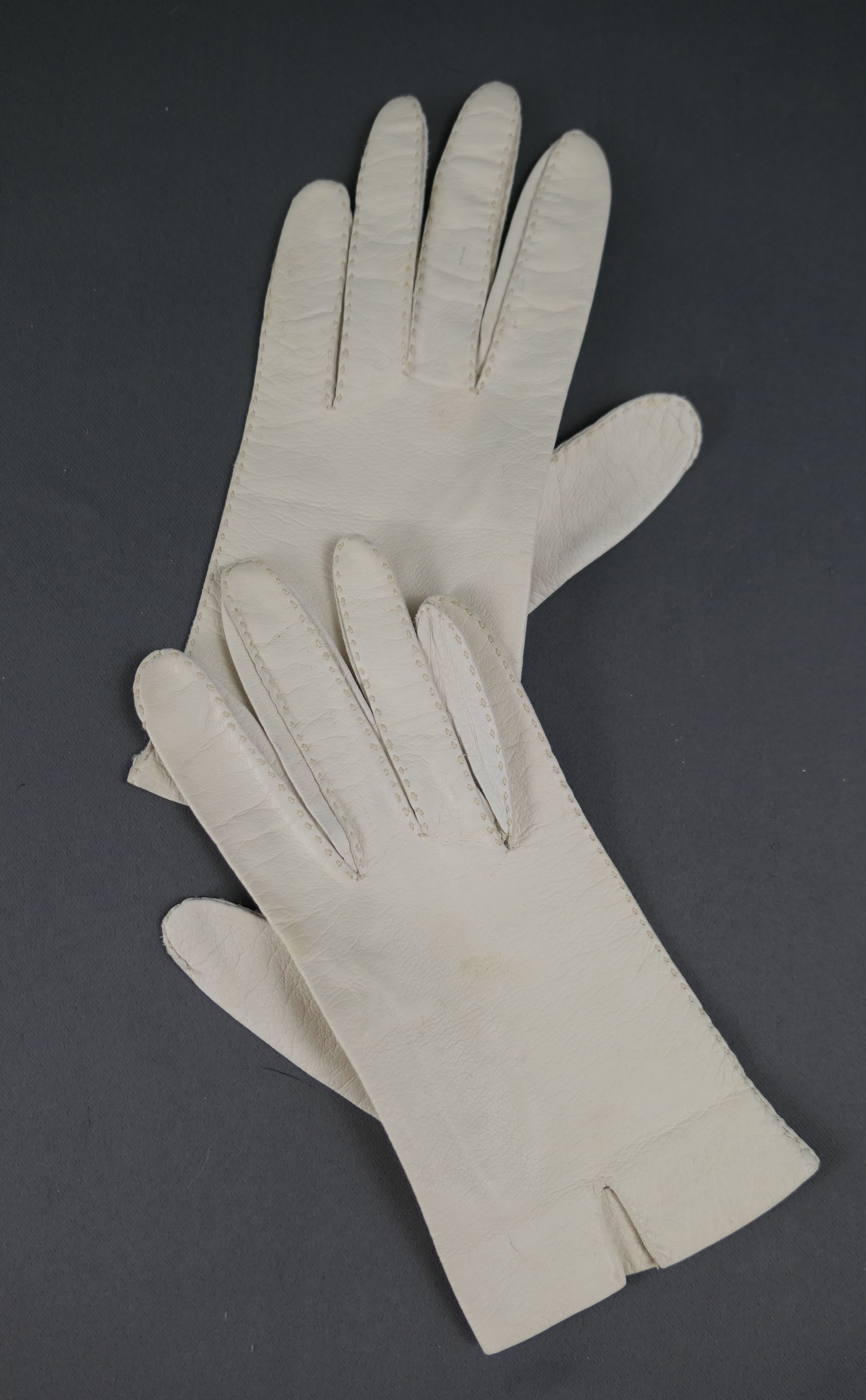 Vintage Ivory Leather Gloves 1940s Reusch size 6-1/2