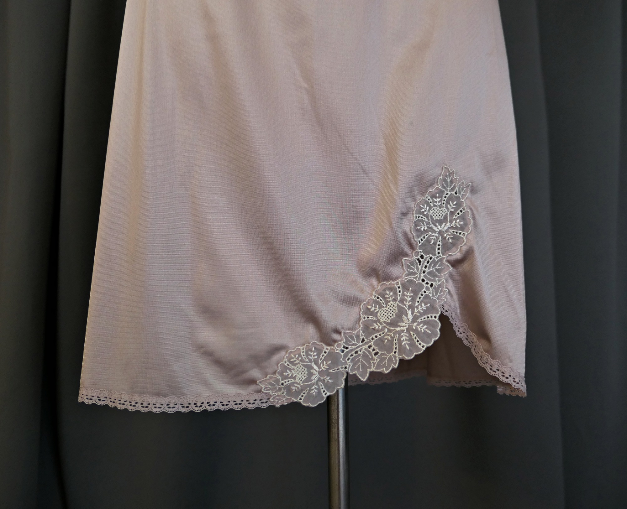 Vintage Light Mocha Nylon Half Slip, 24-27 inch waist, Vanity Fair, Large 1980s, Embroidered Lace