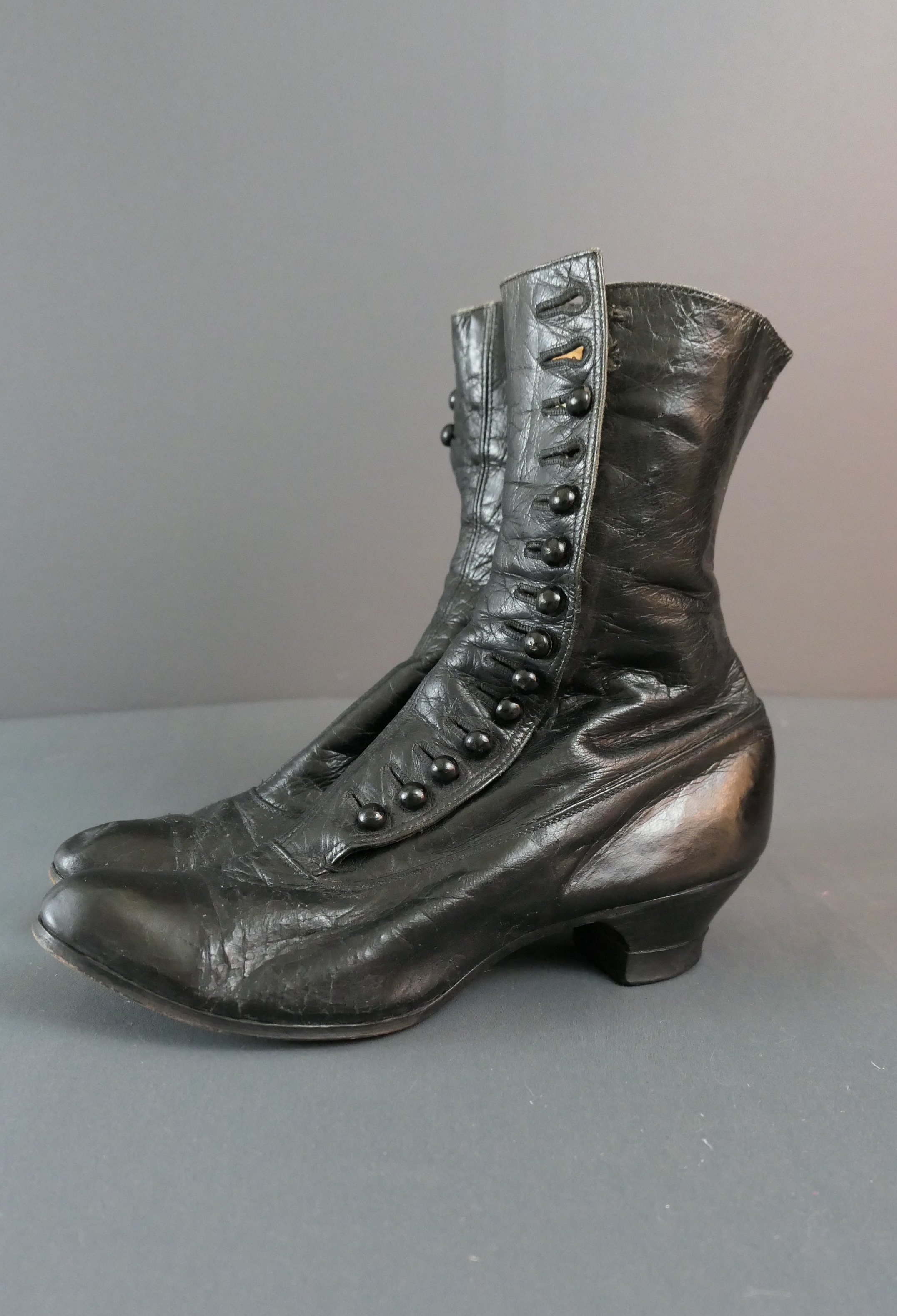 Vintage Victorian Black Button Up Boots, with issues US sz 5, Antique 1800s Shoes