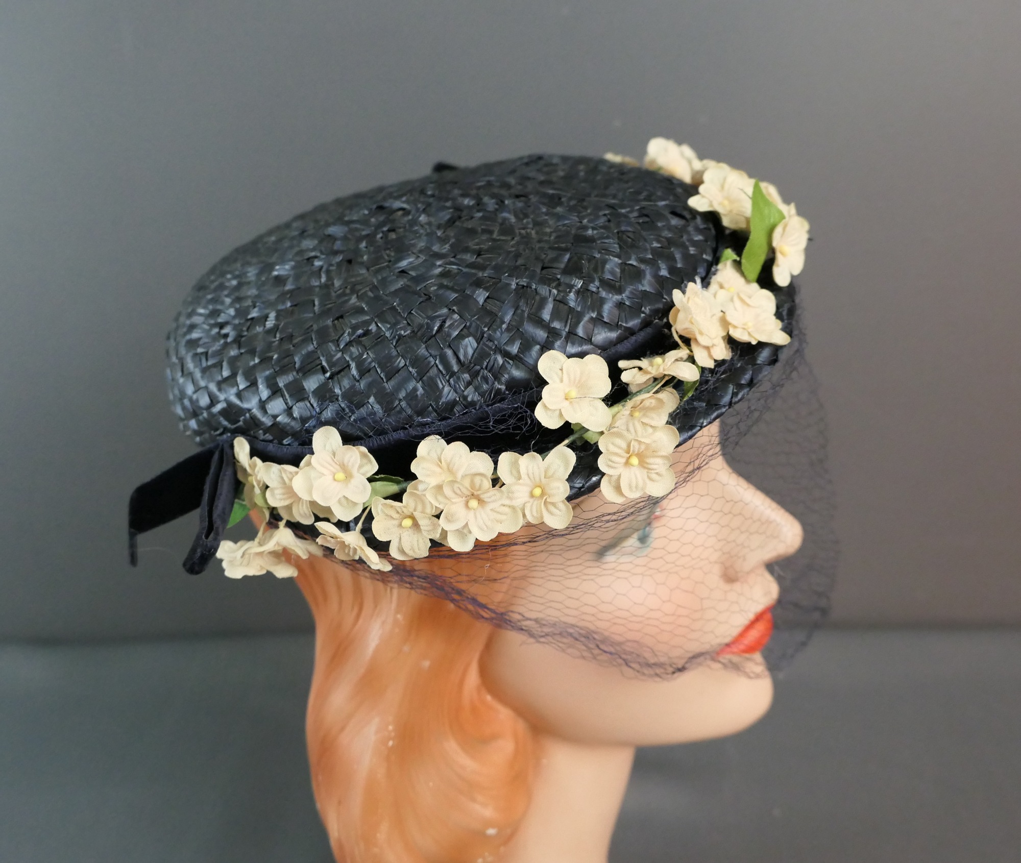 Vintage 1940s Navy Straw Hat with Small Flowers and Veil, 22  display picture 1