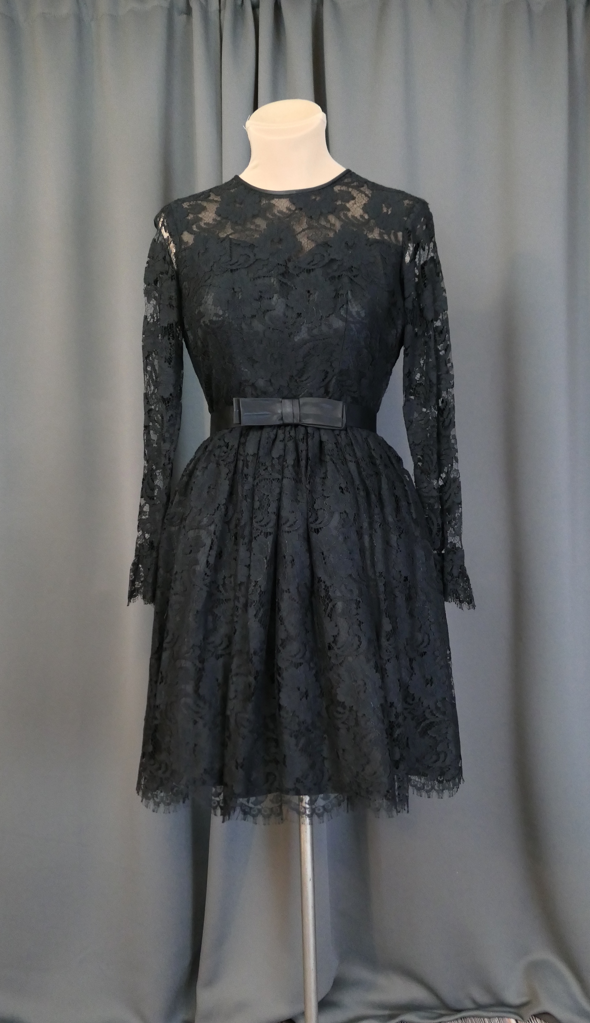 Vintage 1960s Little Black Lace Dress, fits 32 bust, Evening Cocktails Party, Short Skirt