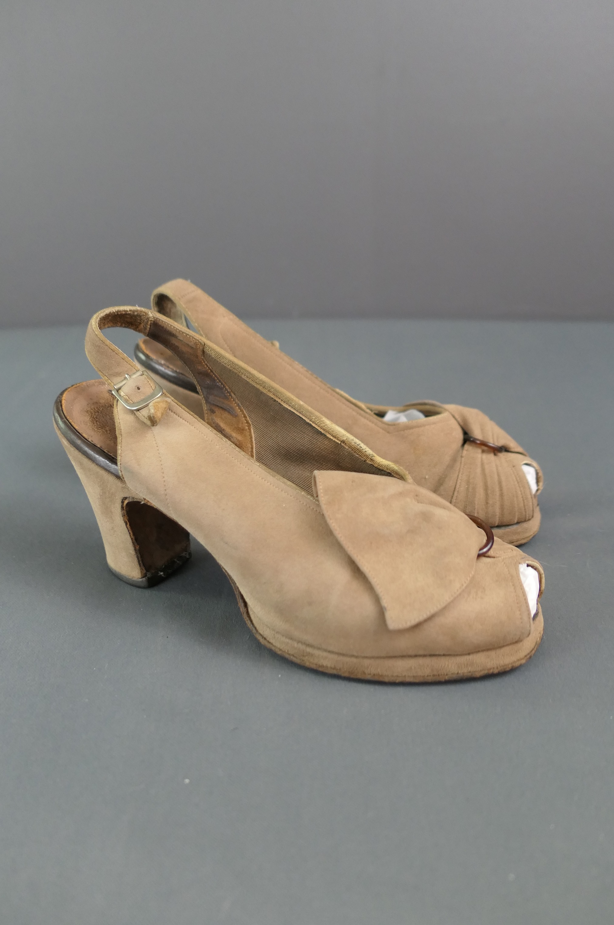 Vintage 1940s Platform Shoes Suede Slingbacks with Peep Toes, US size 4-1/2, issues