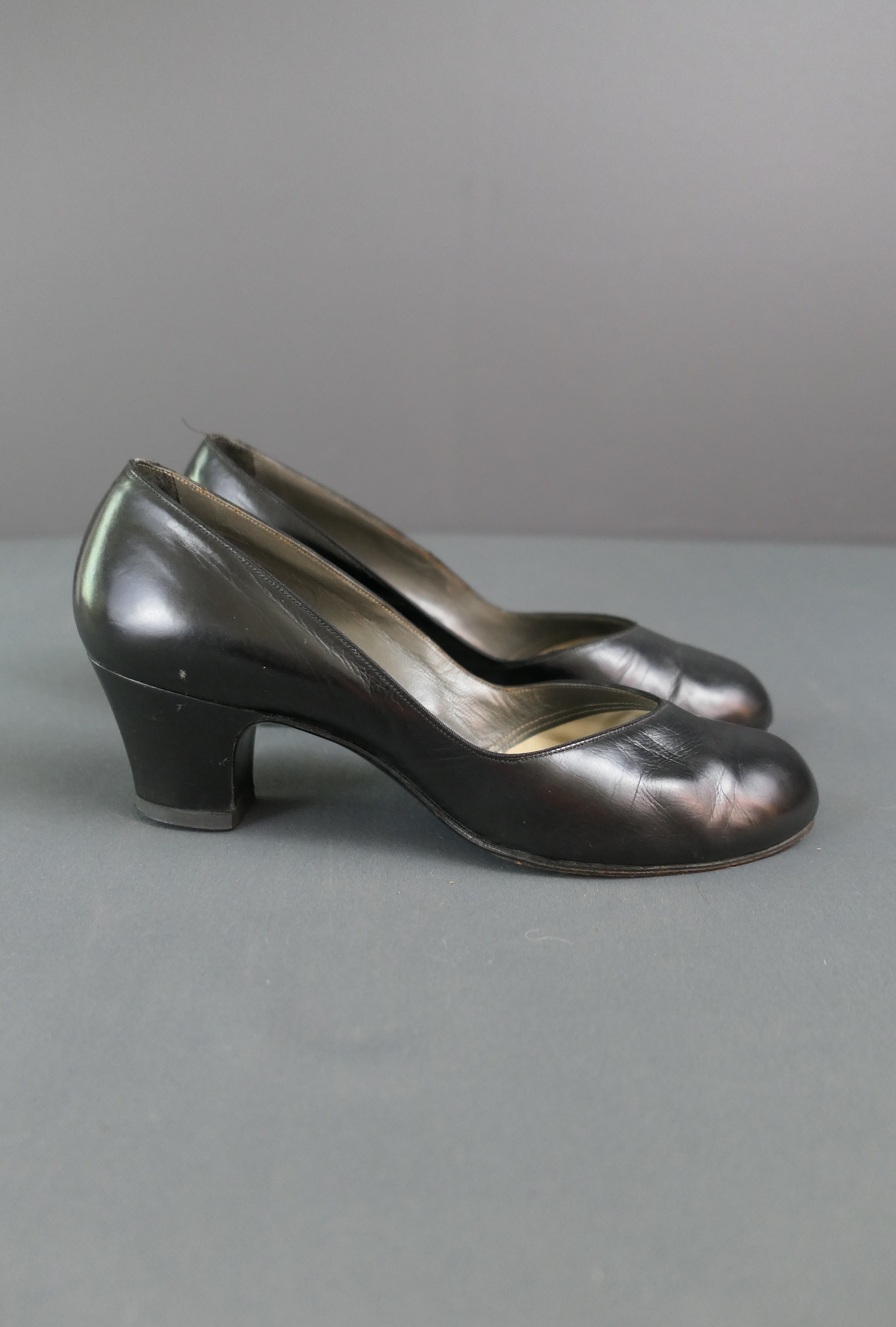 Vintage Black Leather Pumps Shoes, Round Toes, US size 6B, slip on, thick heels, 1950s