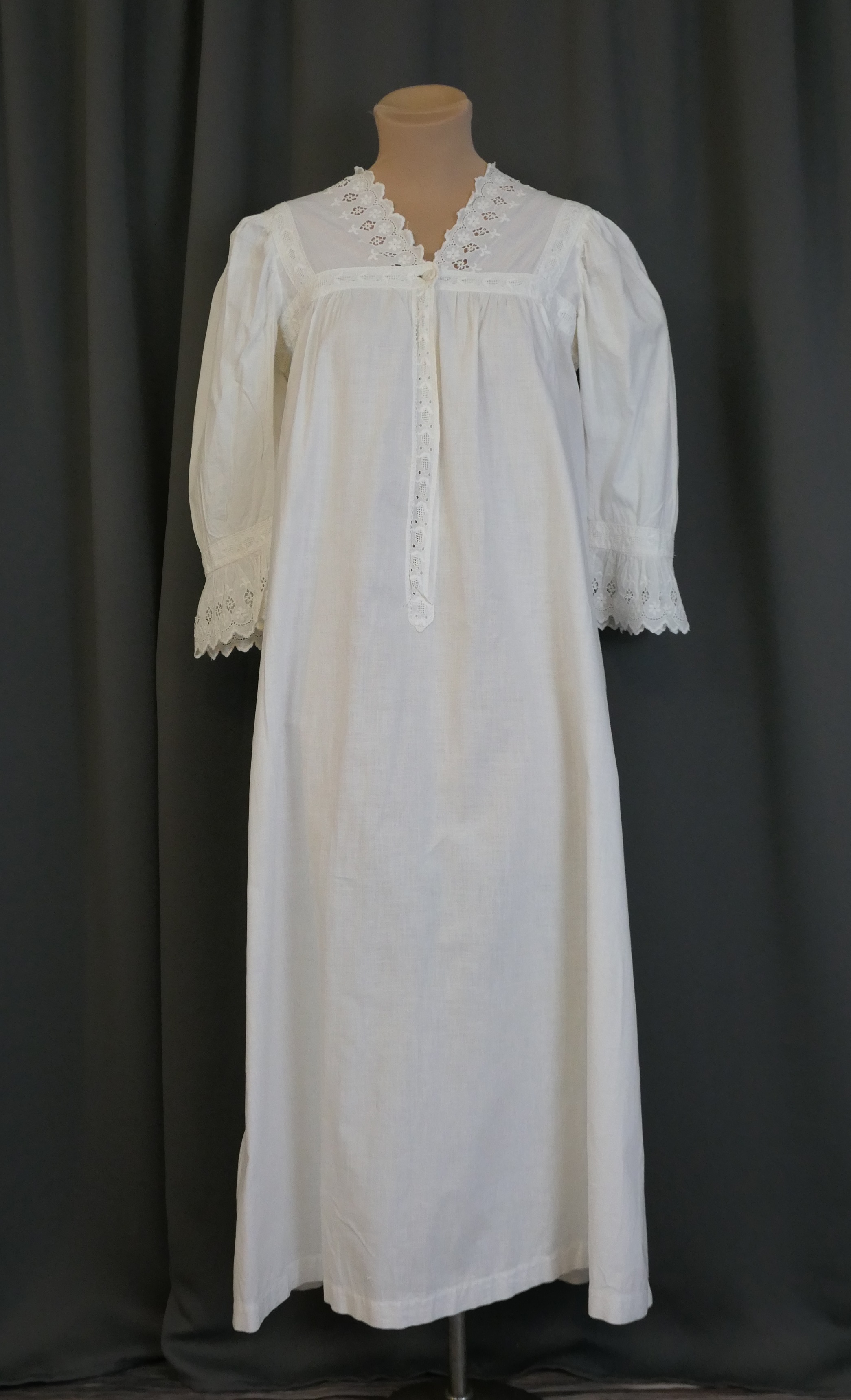 Antique White Cotton Nightgown Edwardian 1900s, 36 bust, Embroidery and Eyelet