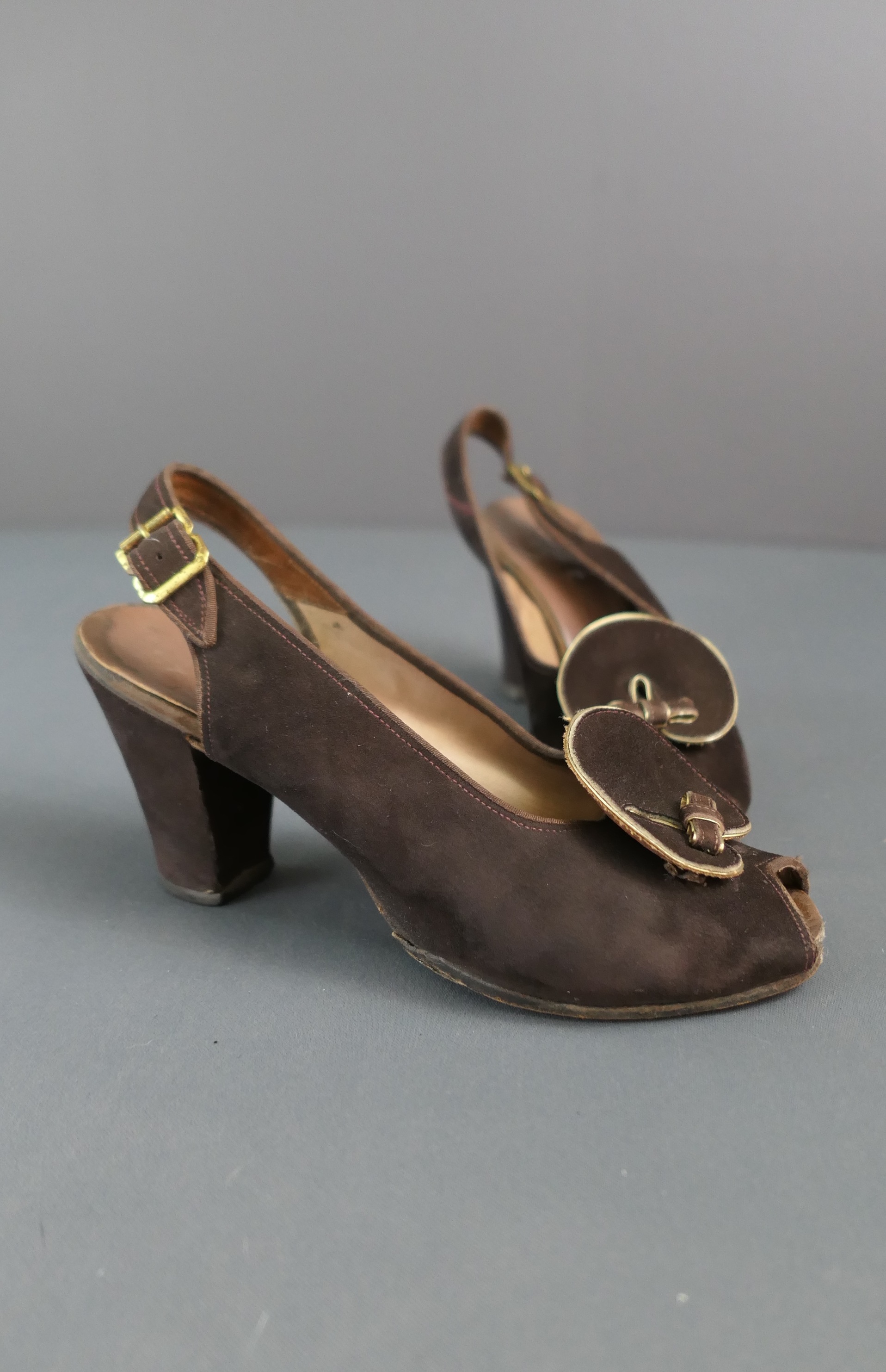 Vintage Brown Suede 1930s Shoes with Gold Trim, Slingback Peep Toes, US size 4-1/2