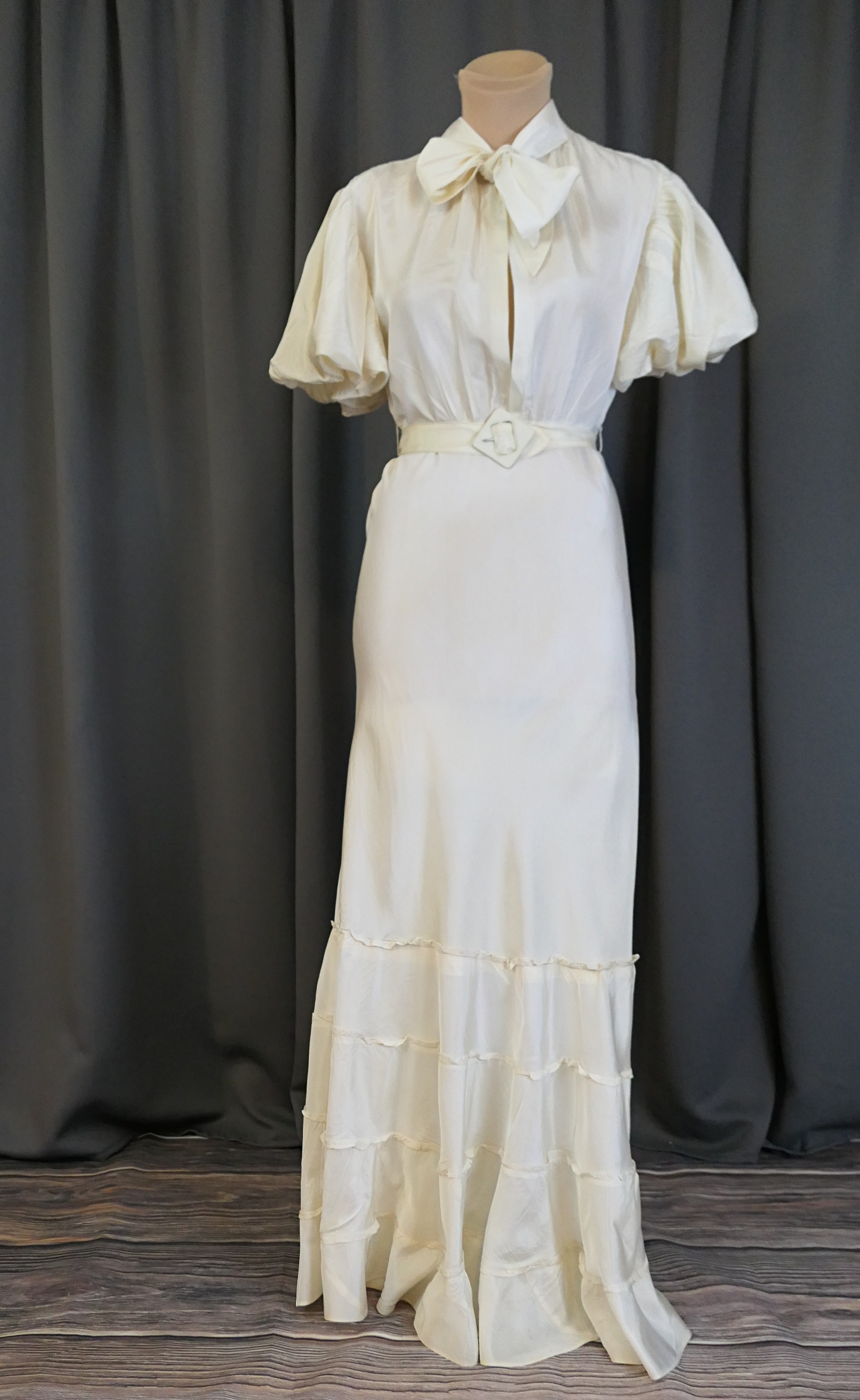 Vintage 1930s Ivory Taffeta Wedding Gown: Puffed Sleeves, Slit Bodice & Bow, 35 bust
