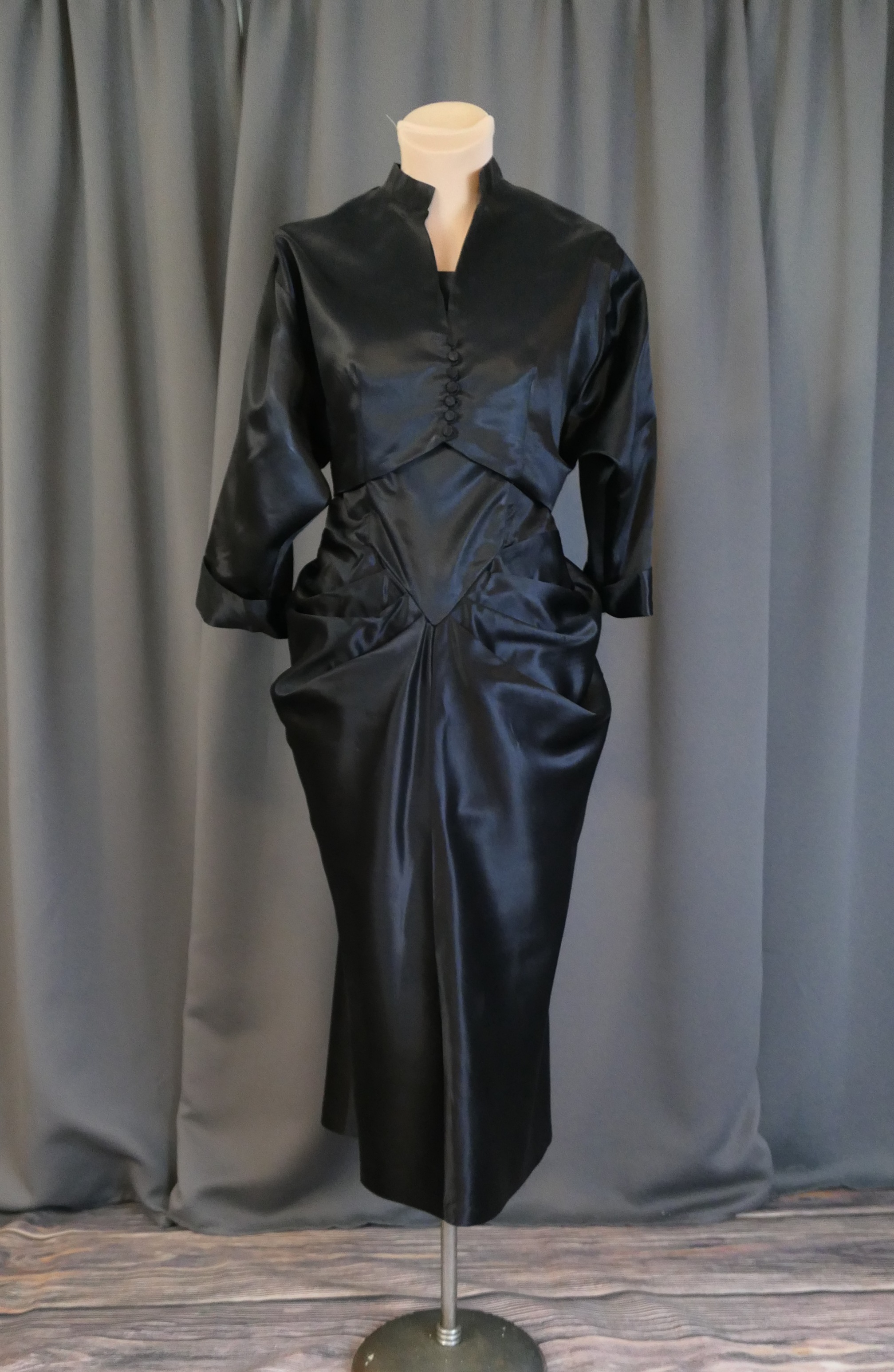 black dress with white collar long sleeves Miss Circle Women Heather Black Collared Decorative Button-Front Mini Dress main image 1