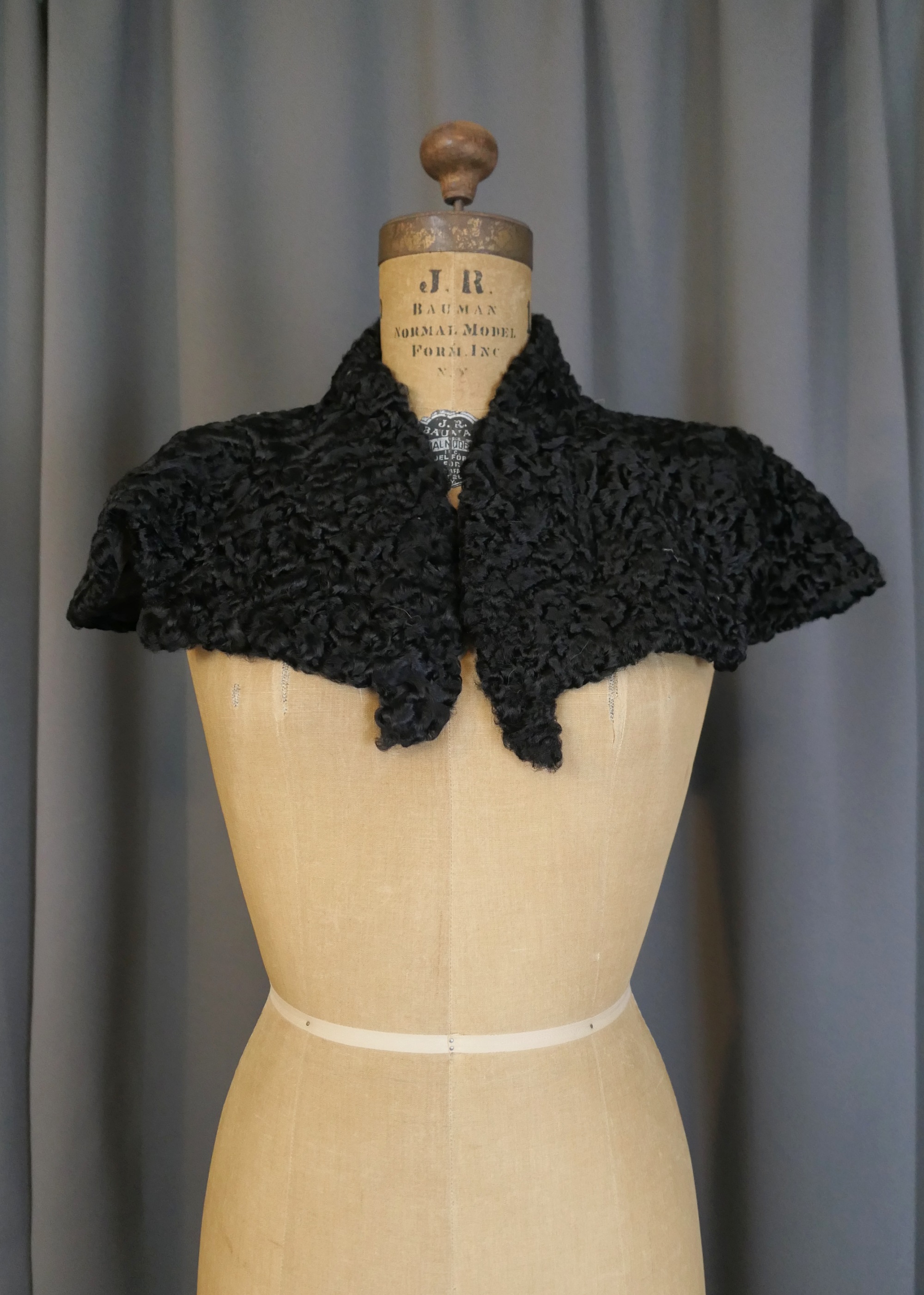 Vintage Black Persian Lamb Fur Collar, 1930s 1940s, Covers Shoulders