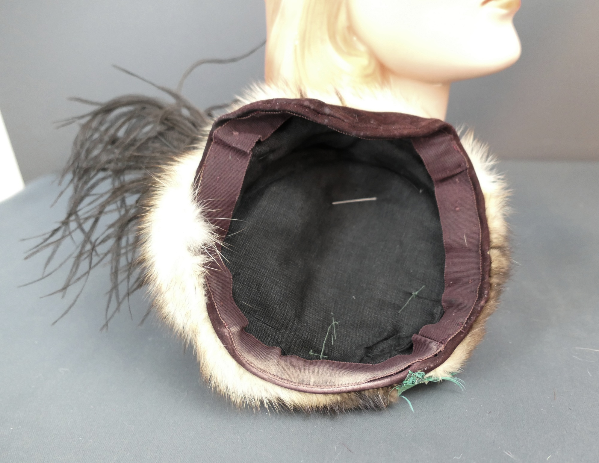 Vintage 1940s Feathers & Fur Tilt Hat Brown Velvet, Topper  display picture 2