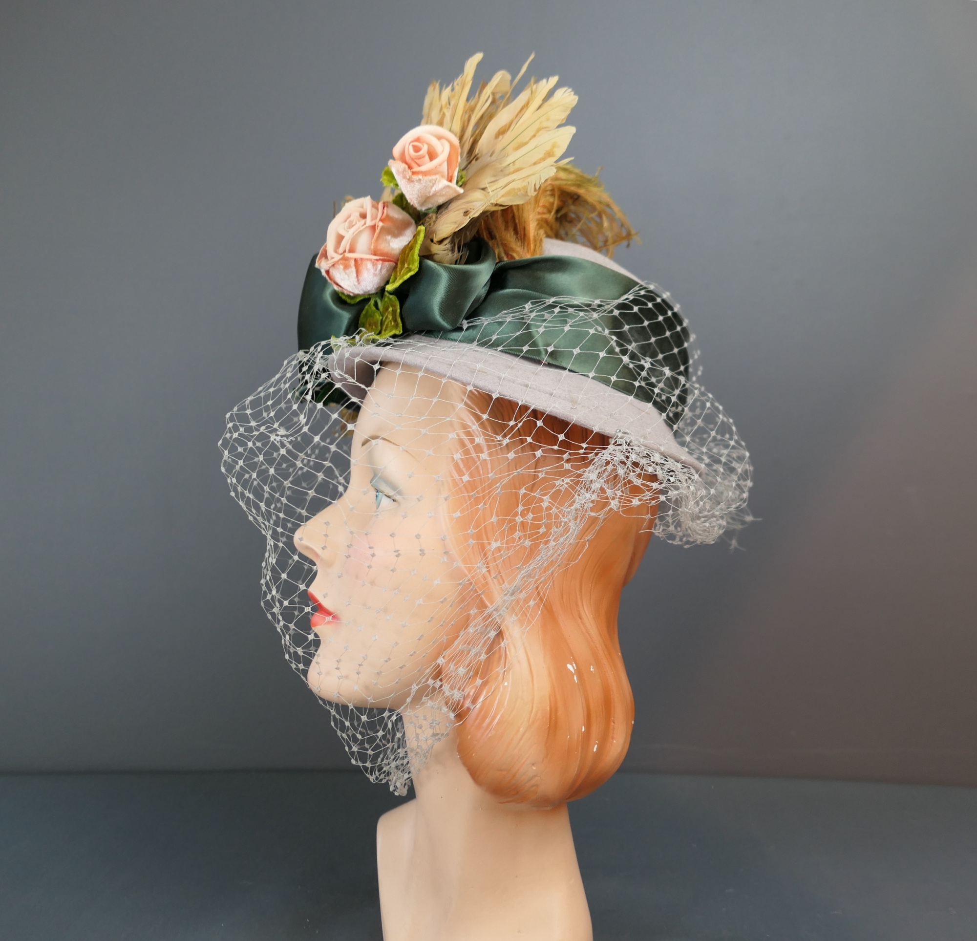 Vintage 1940s Tilt Hat with Dramatic Feathers, Grey Felt  display picture 1