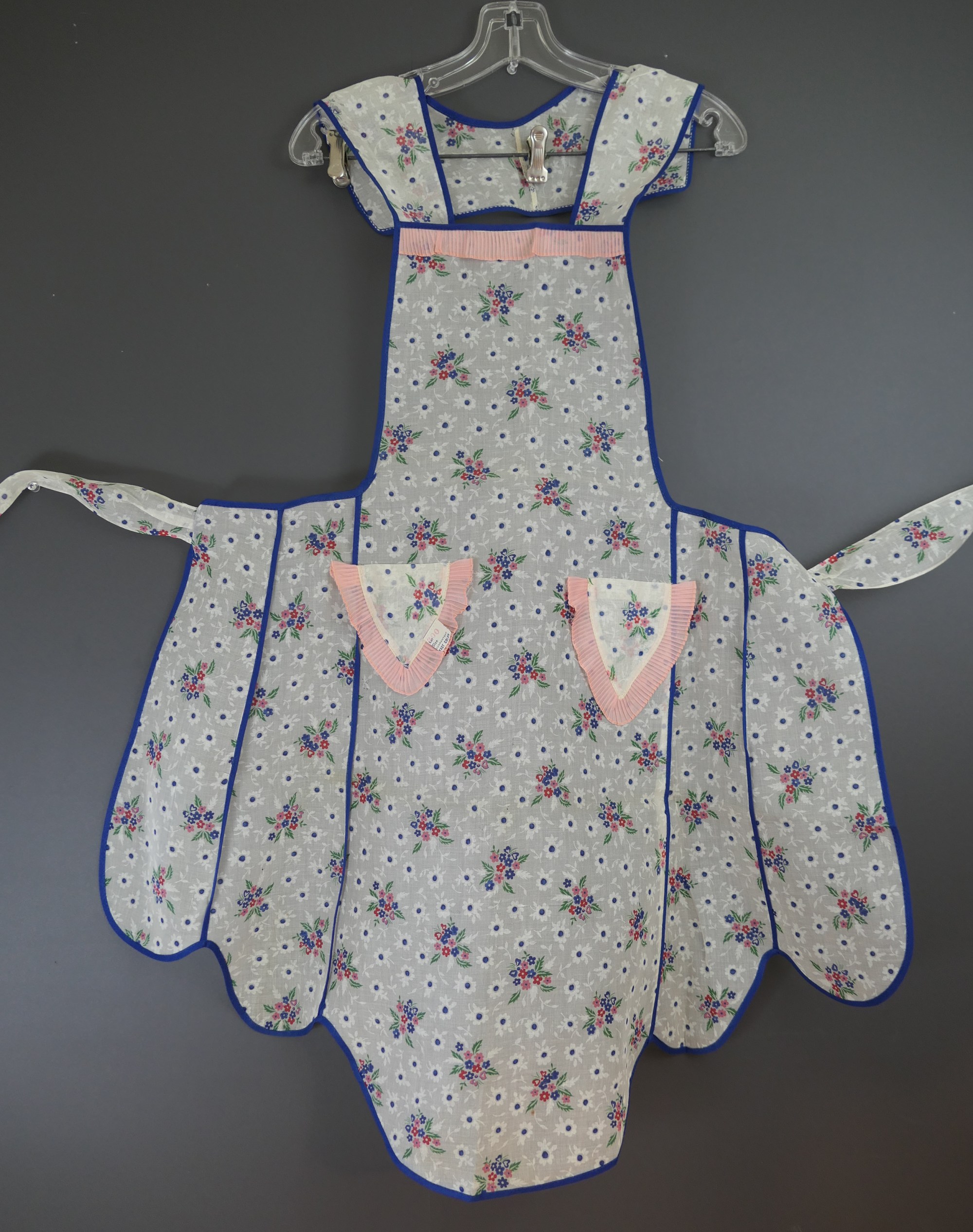 エプロン・三角巾 1940s Flower Decorative Linen Apron Vintage 1940s Full Apron Floral, Organdy with Pink Pleats and Blue