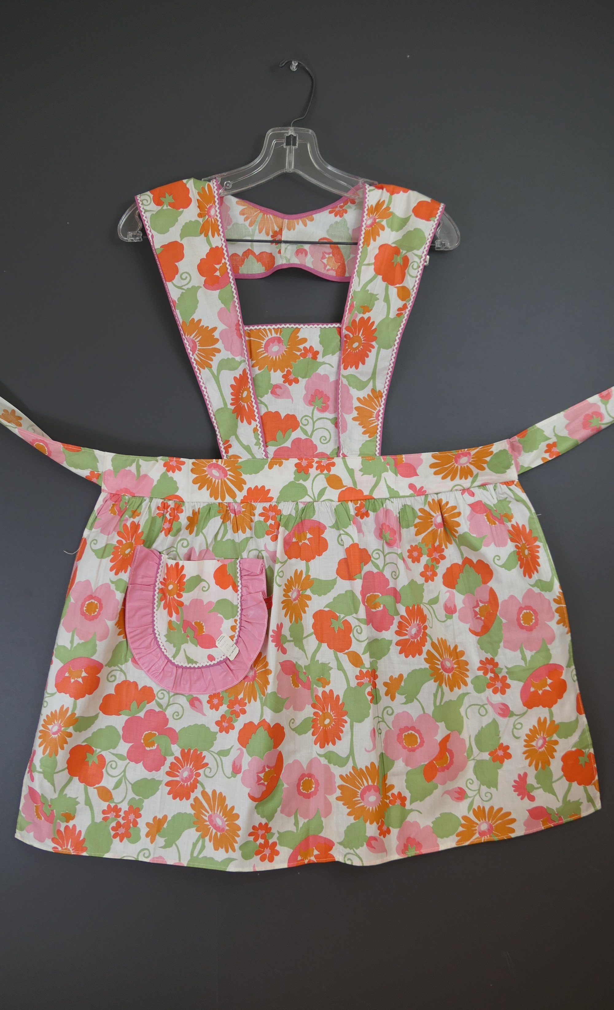 Vintage Full Pink & Orange Apron 1950s Floral, unused
