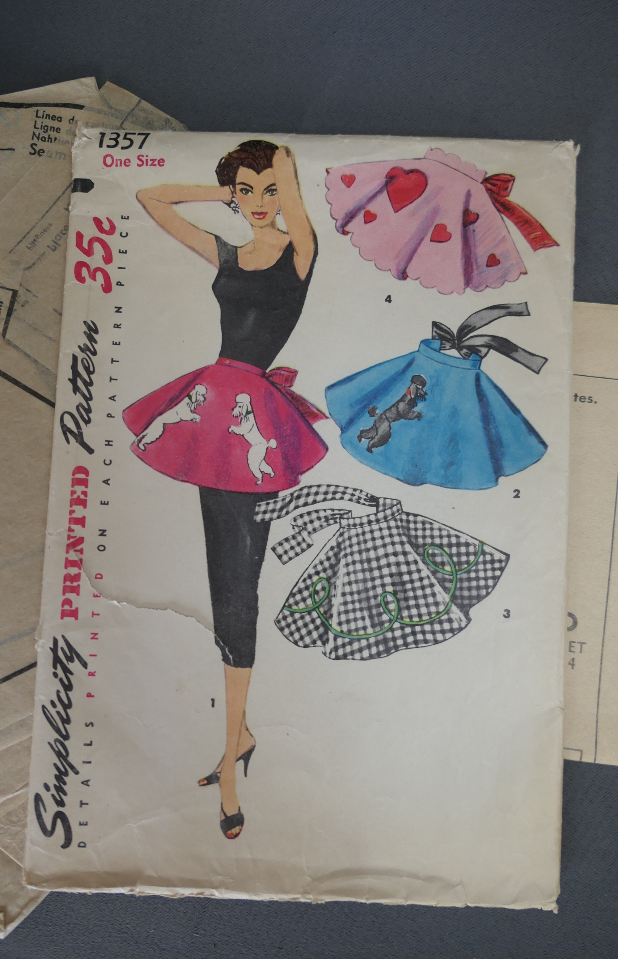 Vintage Novelty Aprons Pattern Poodles and Valentine Hearts, 1950s Simplicity 1357, with Transfer one size