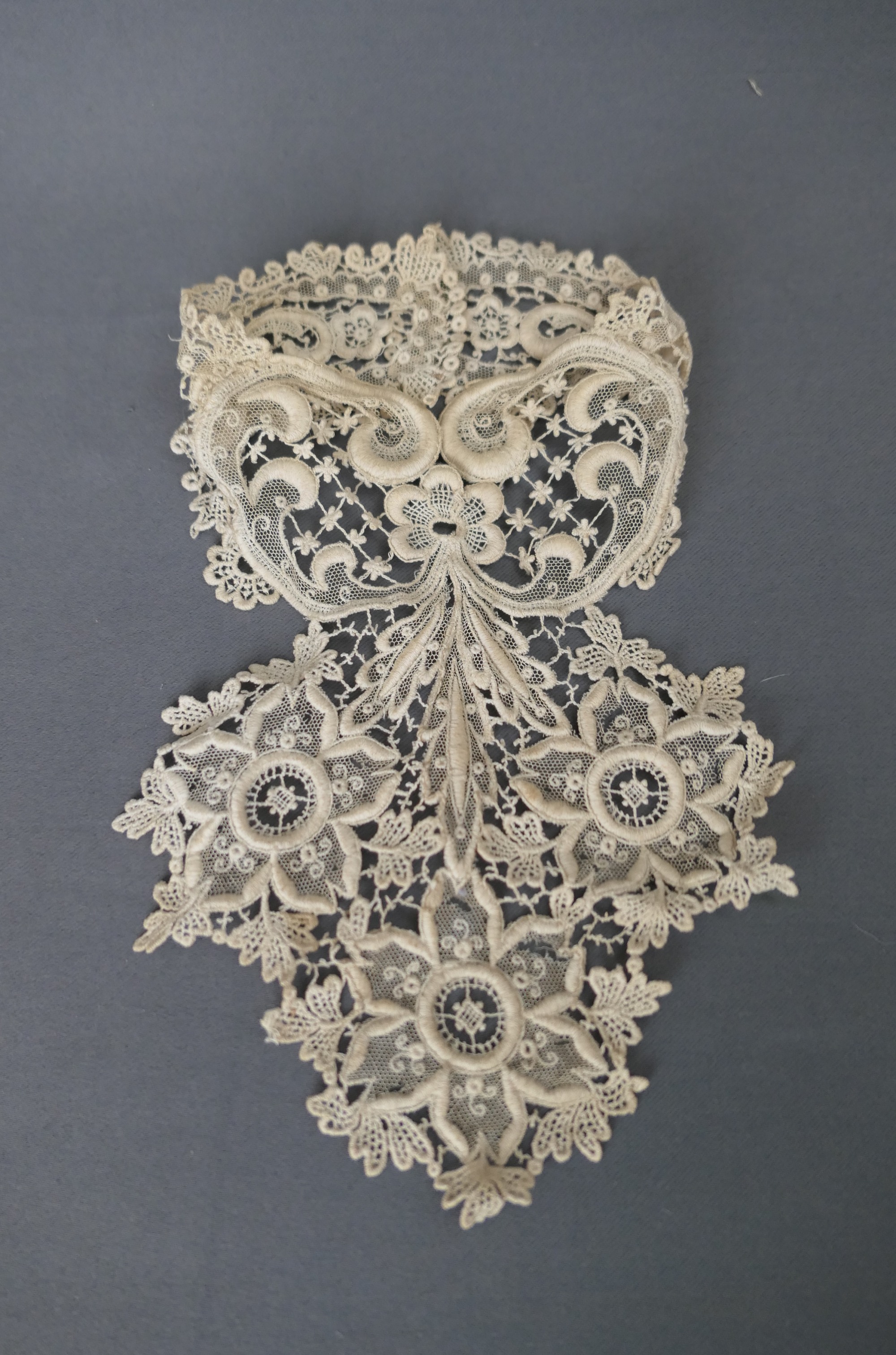 Antique Ivory Lace Collar Edwardian 1900s, Handmade lace