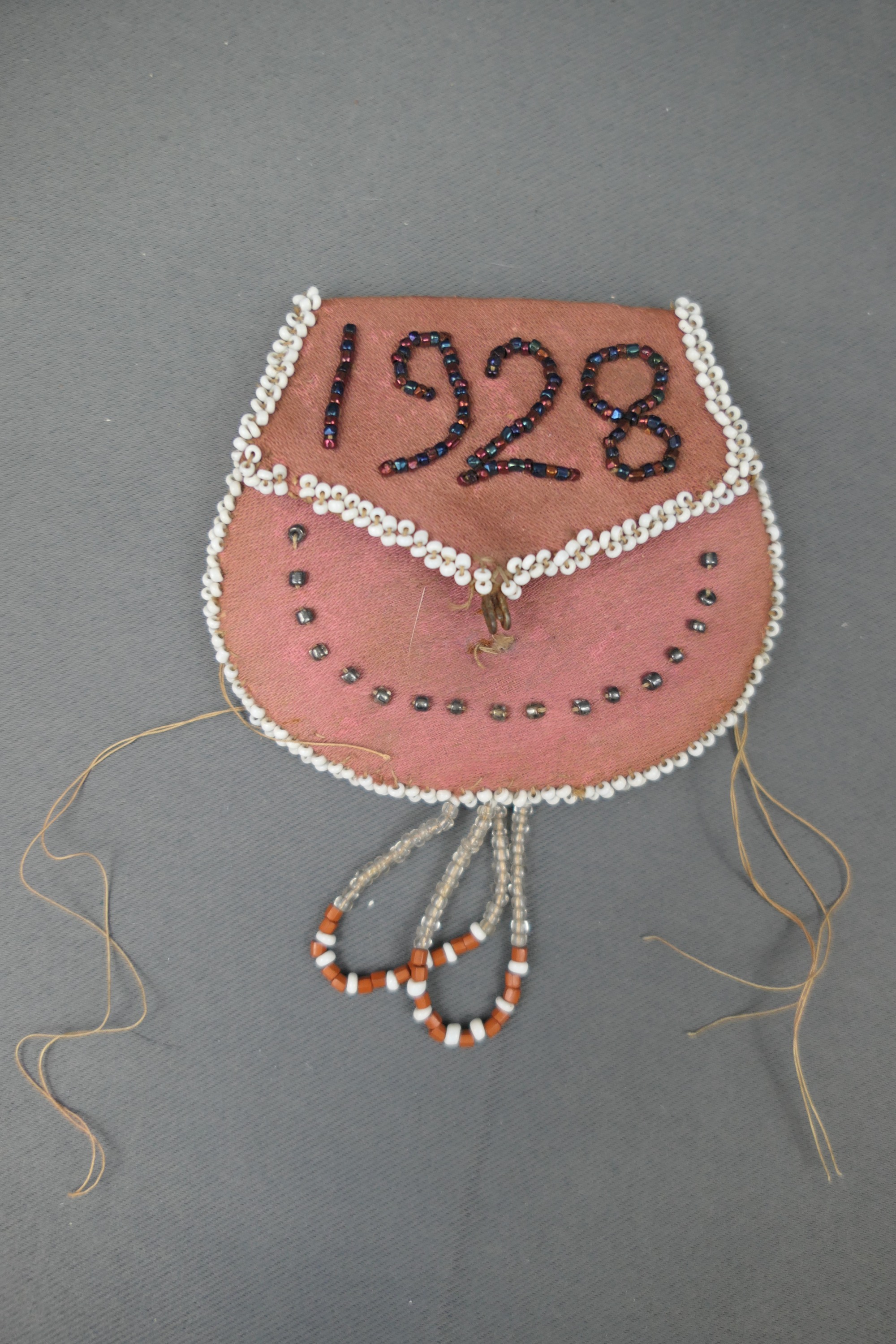 Vintage Beaded Coin Purse, Native American Iroquois souvenir, US Flag, 1928, issues