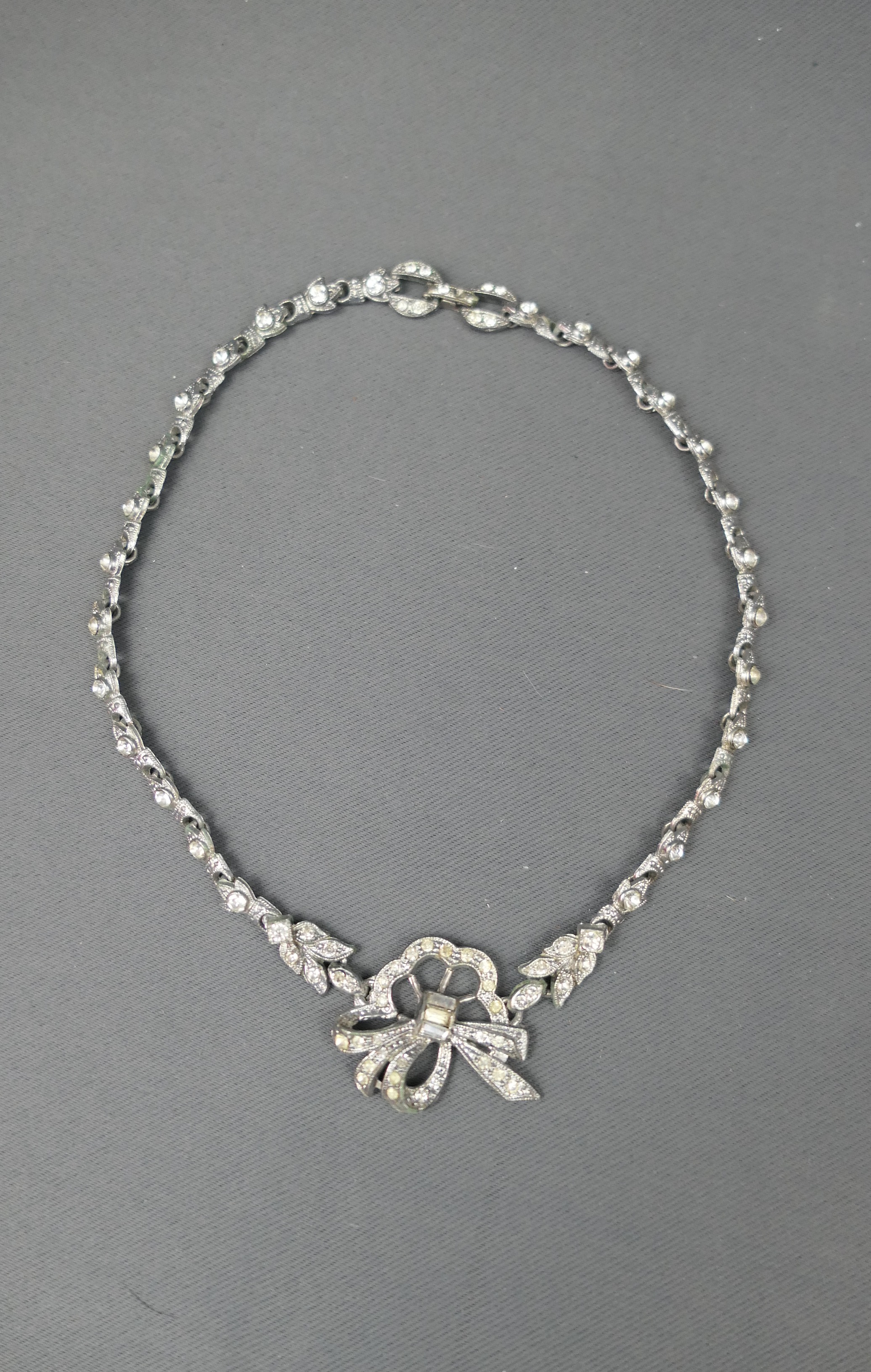 Vintage 1930s Clear Rhinestone Bow Necklace, 14 inches, Leaves