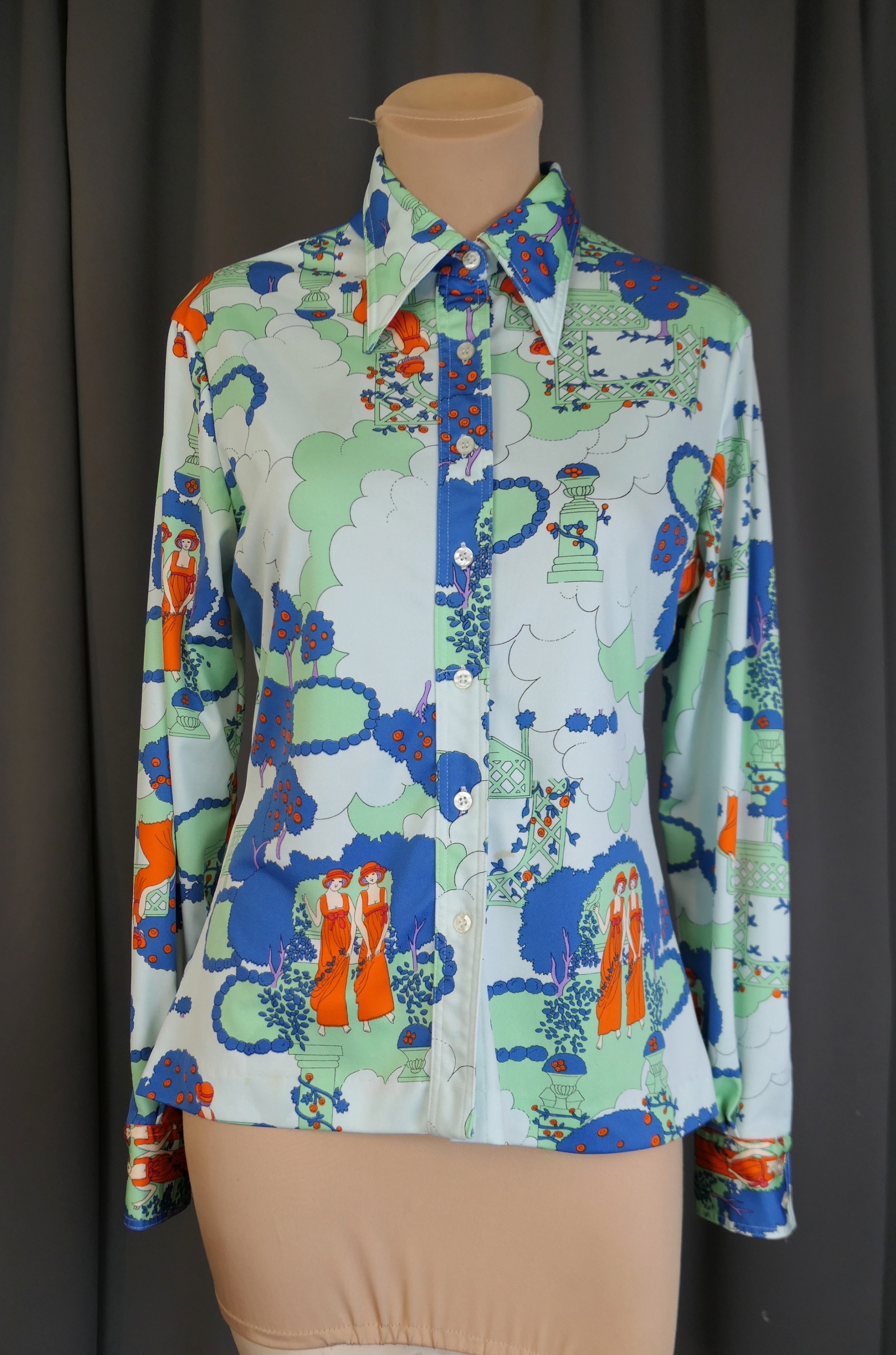 Vintage Ladies Print Blouse with Pointed Dagger Collar, 1970s Novelty Print, 36 bust, Ms. Shannon