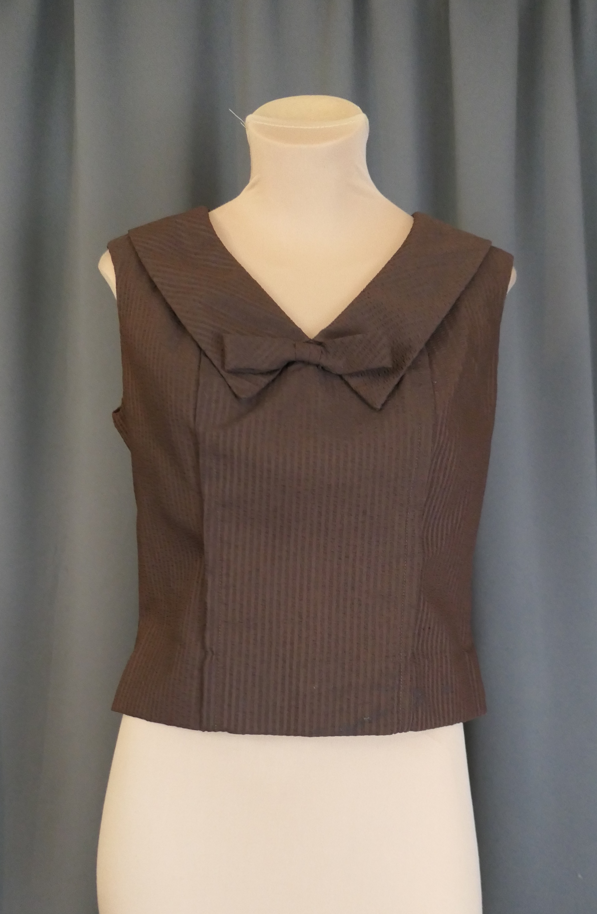 Vintage Brown Sleeveless Blouse 1960s, 36 bust, seersucker zipper back