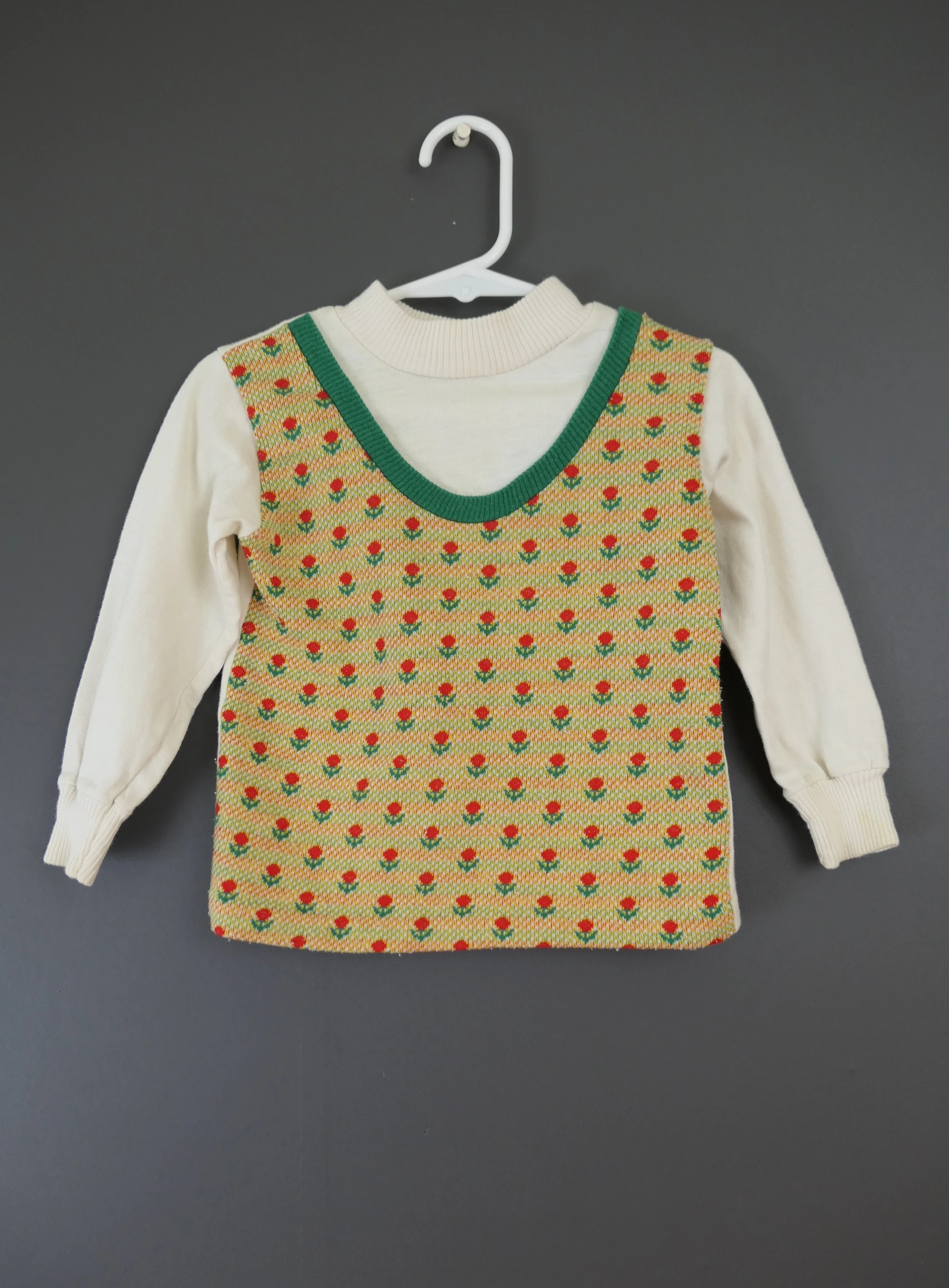 Vintage Little Girl Top, 1970s Floral Knit with long sleeves