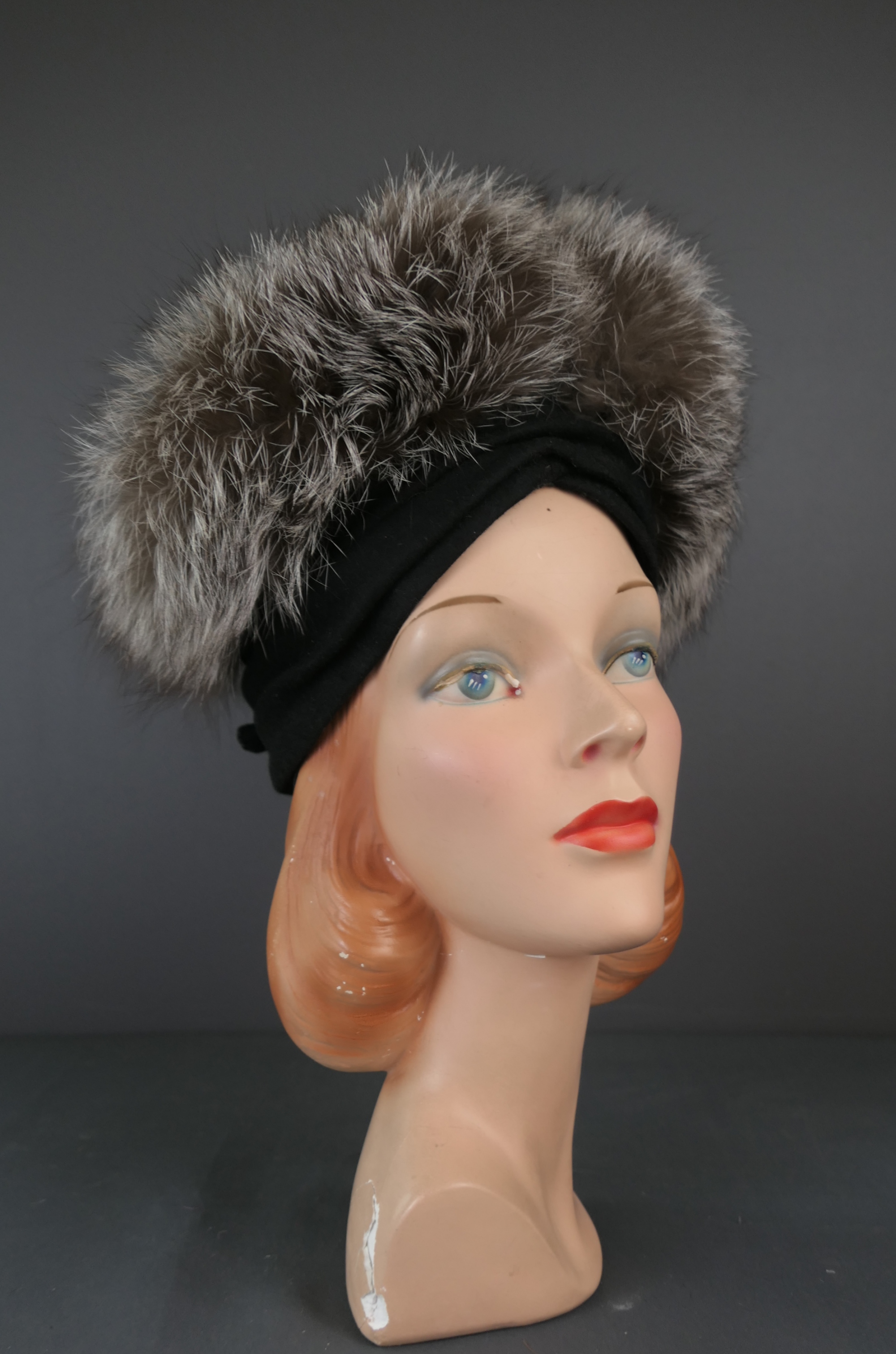 Dramatic Vintage 1940s Hat Raccoon Fur on Black Felt Turban, 22 inch head