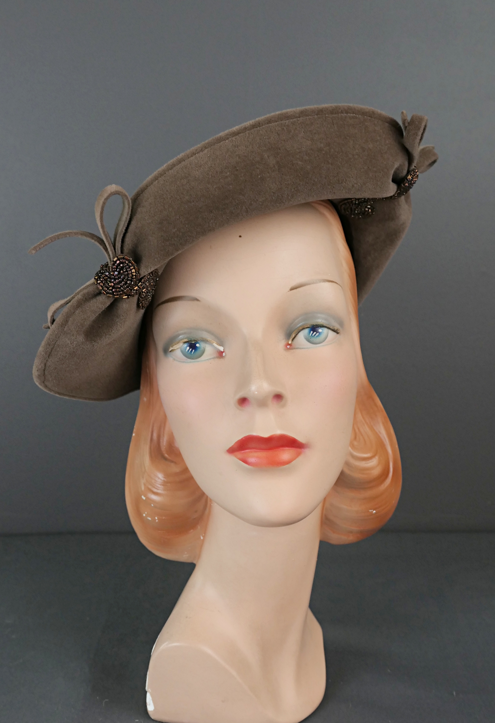 Vintage Beaded Brown Felt Hat 1930s 1940s, Curled brim, 22 inch head