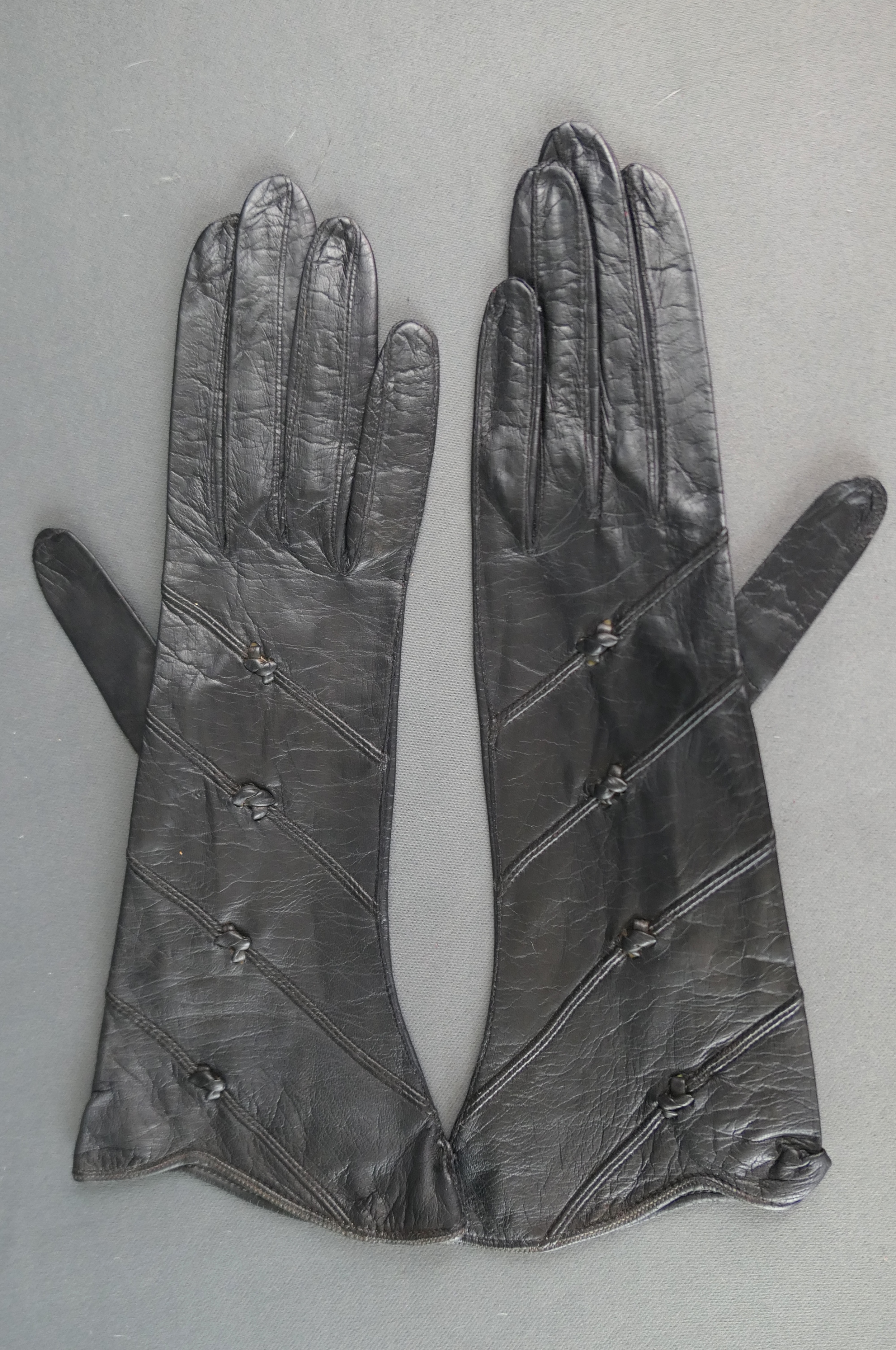 Vintage Black Leather Gloves 1940s, Hansen, made in Czechoslovakia, XXS, unworn