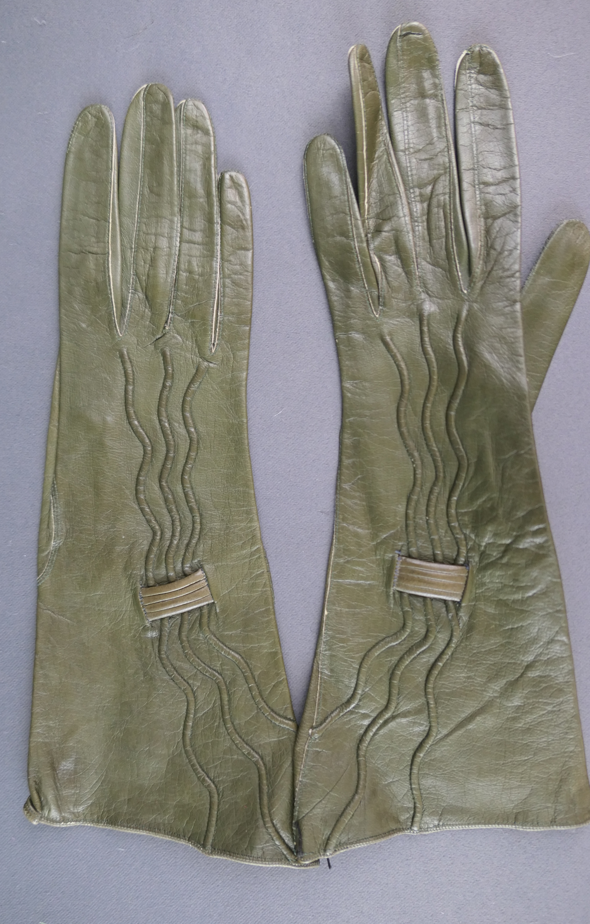 Vintage Olive Green Leather Gloves 1930s, XXS, unworn, made in Germany