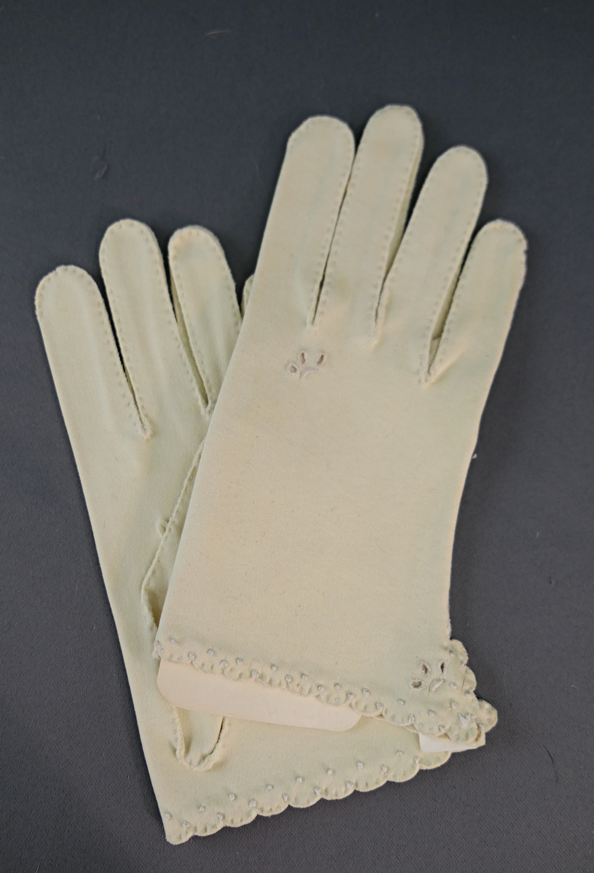 Vintage Cream Dress Gloves, 1950s, unworn, size 7 Shalimar cotton
