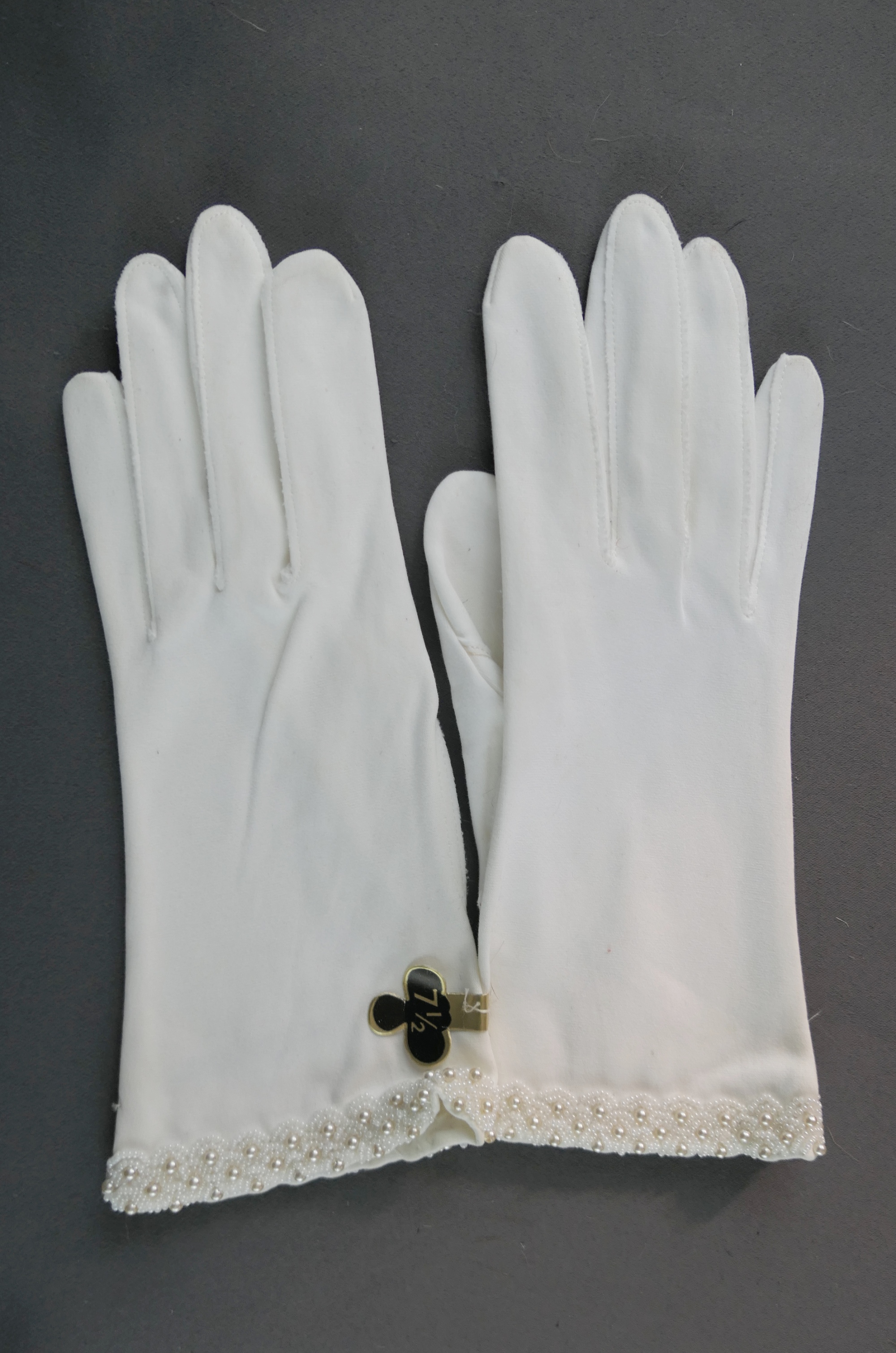 Vintage Whited Beads & Pearls Gloves, 1950s, unworn, sz7-1/2, cotton