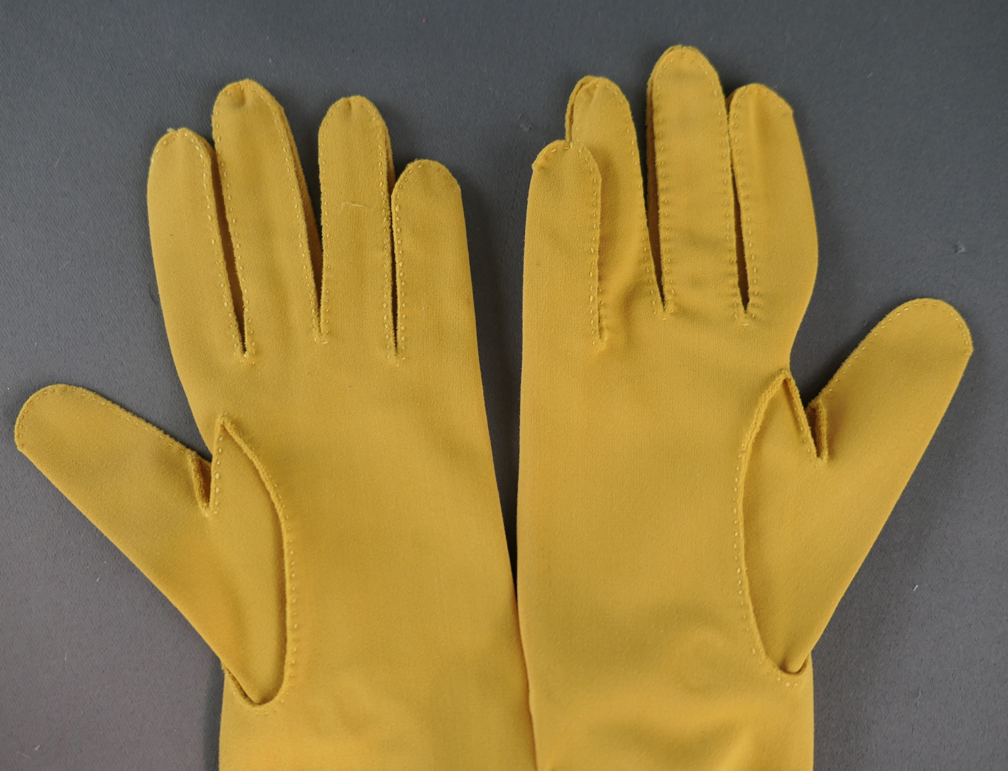 東タオル＆手袋【未開封】 Vintage Yellow Gold Dress Gloves with Tiny White Buttons, 1960s