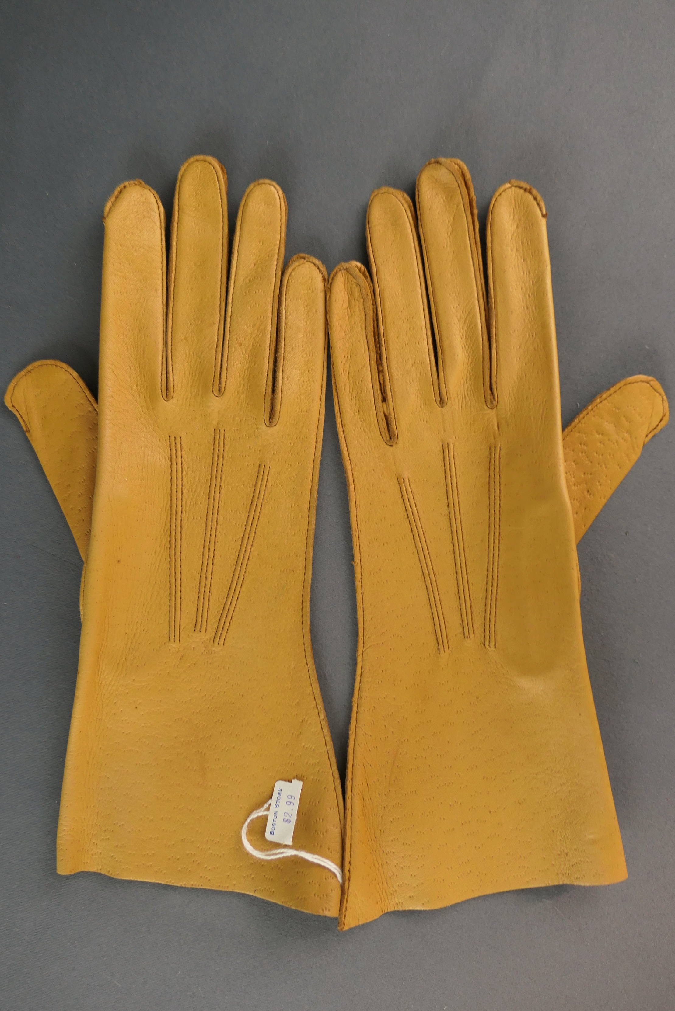Vintage Tan Leather Gloves, unworn 1950s Deerskin, size 6-1/2