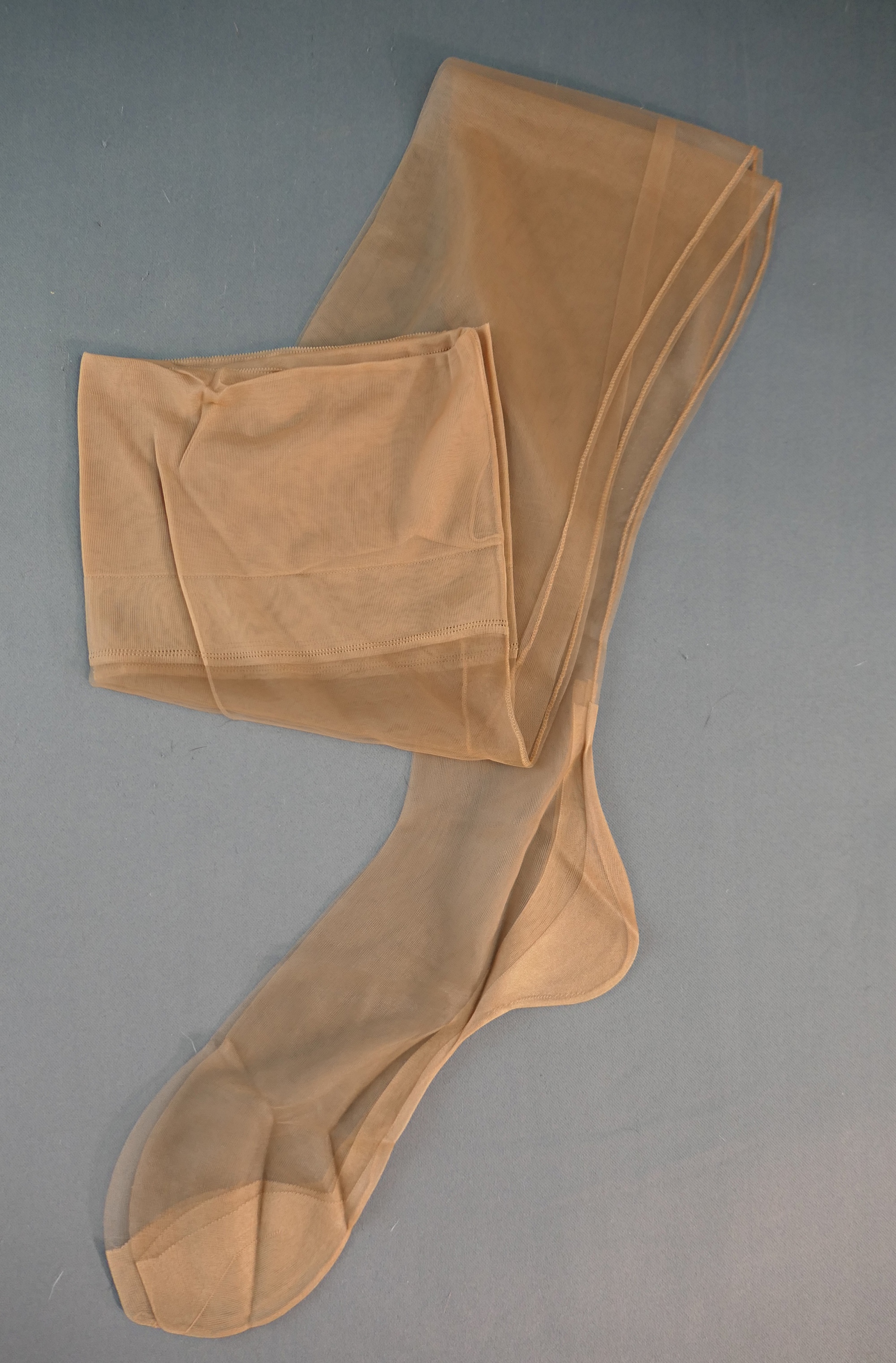 Vintage Seamed Nylon Stockings Full Fashioned, sz 10 x 33 inches long, 1950s unworn