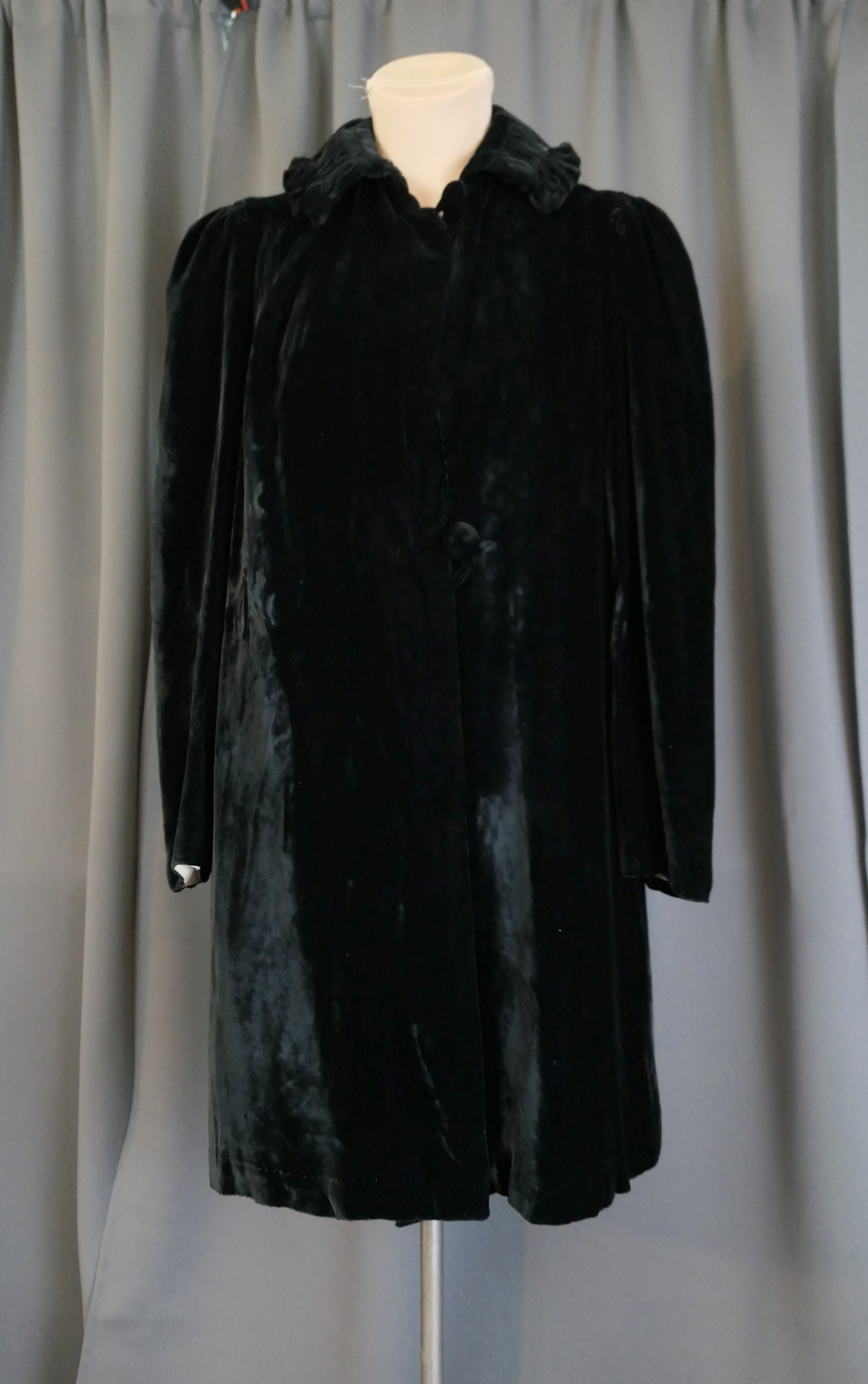 Vintage 1920s Black Velvet Coat, Evening Jacket, 38 bust, Shirred Collar, issues