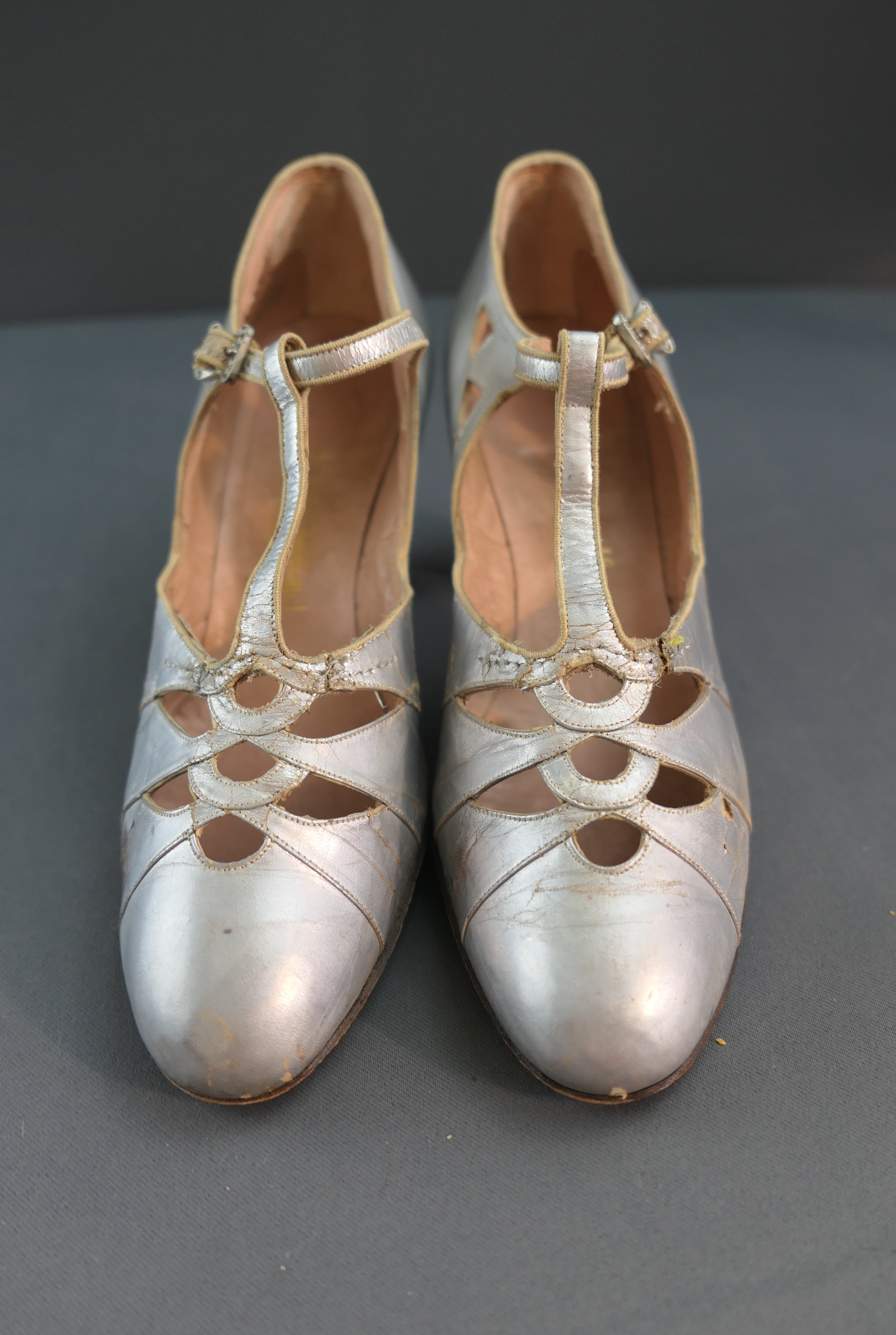 Vintage 1920s Silver Evening Shoes, Leather T-strap with Cut-outs, US sz 7-1/2N, damaged display