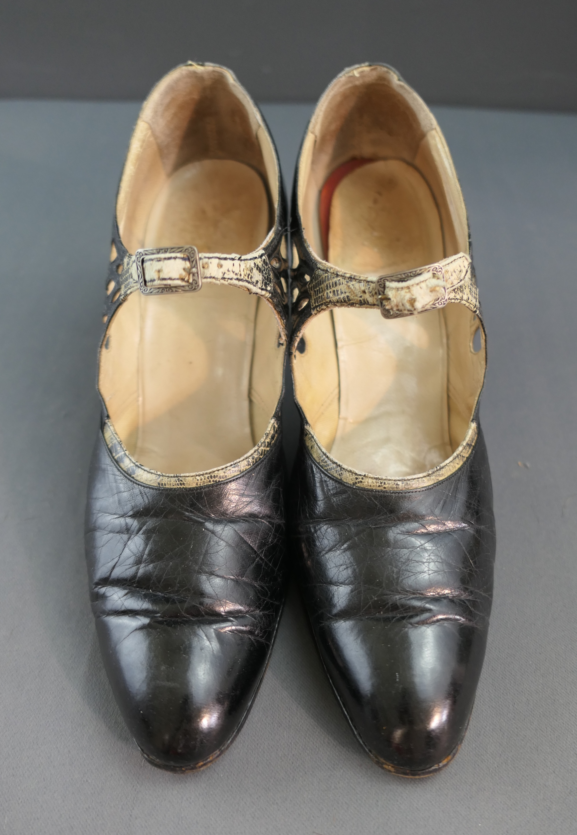 Vintage 1920s Mary Jane Shoes, Black with Snake Straps, issues US 6-1/2N