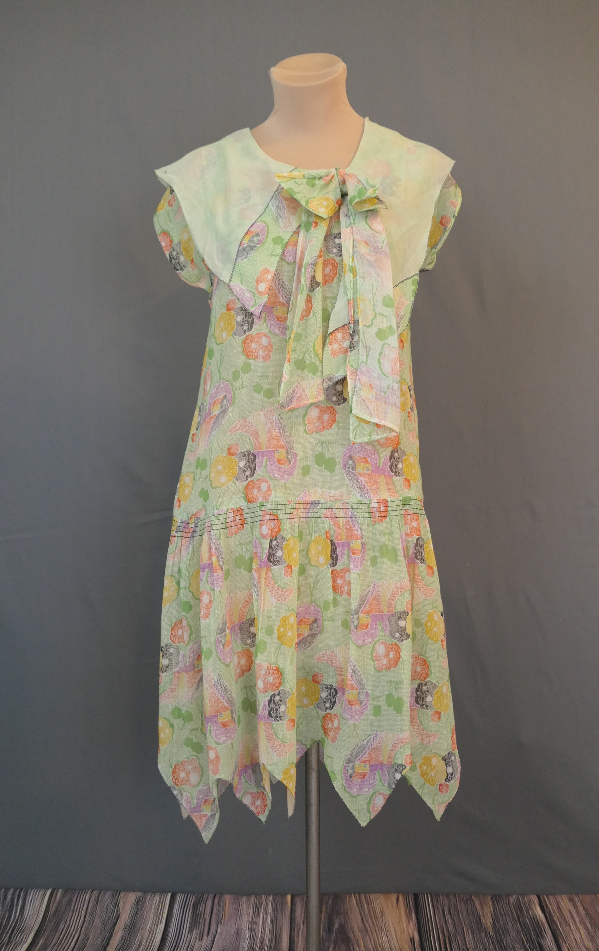 Vintage late 1920s Floral Cotton Dress, fits 33 bust